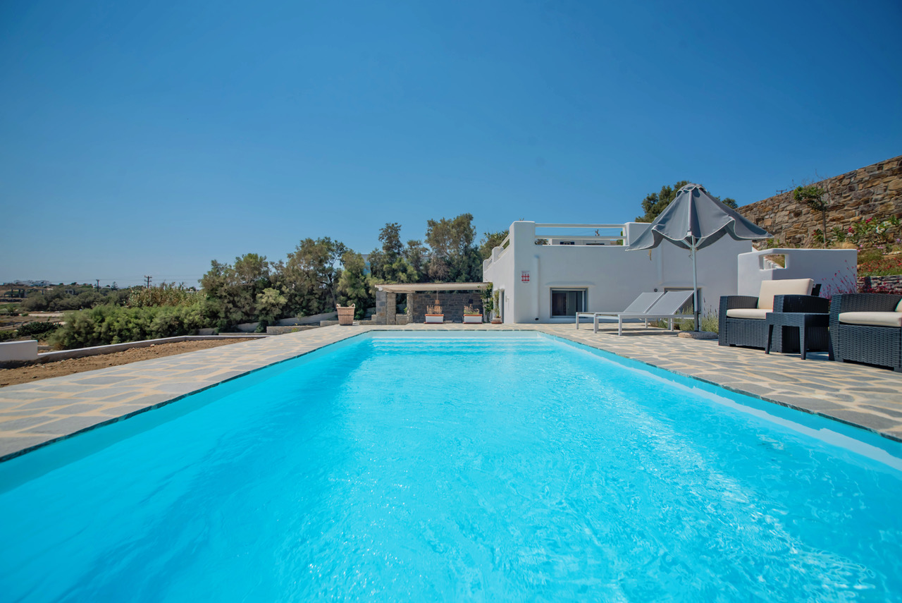 Villa Meltemi Naxos Naxos 44: 3-Bedroom Luxury Apartment with Seaview and Pool, Naxos