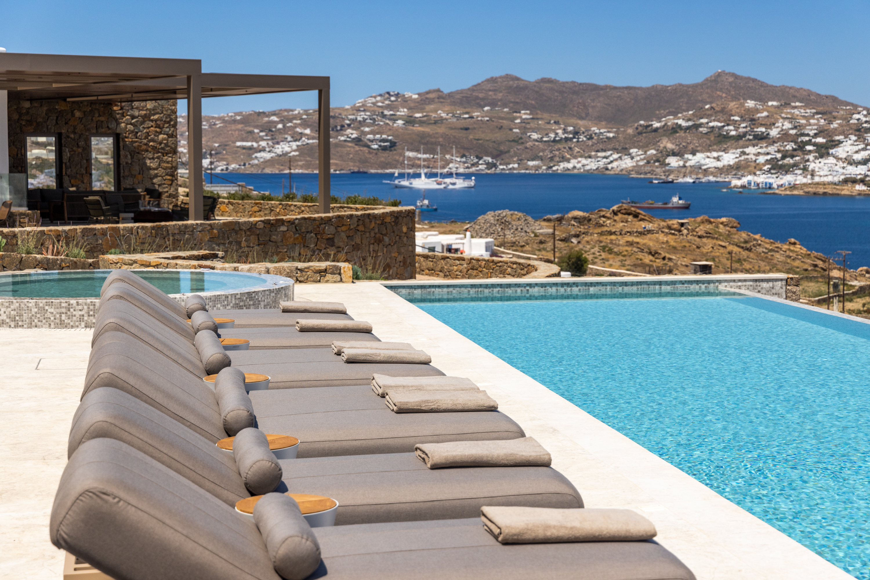 Villa Meltemi Ornos Ornos 2: Luxury 7-Bedroom Villa with Infinity Pool and Sea Views, Ornos