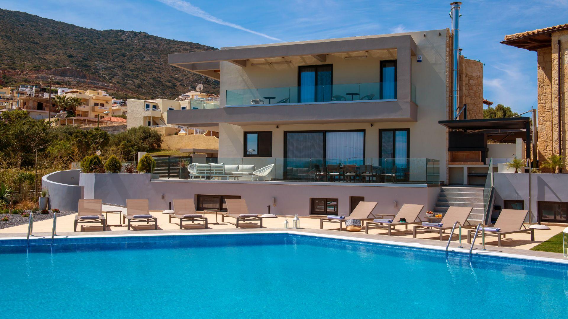 Villa Meltemi Piskopiano: Spacious 4-Bedroom Luxury Apartment with Infinity Pool, Crete
