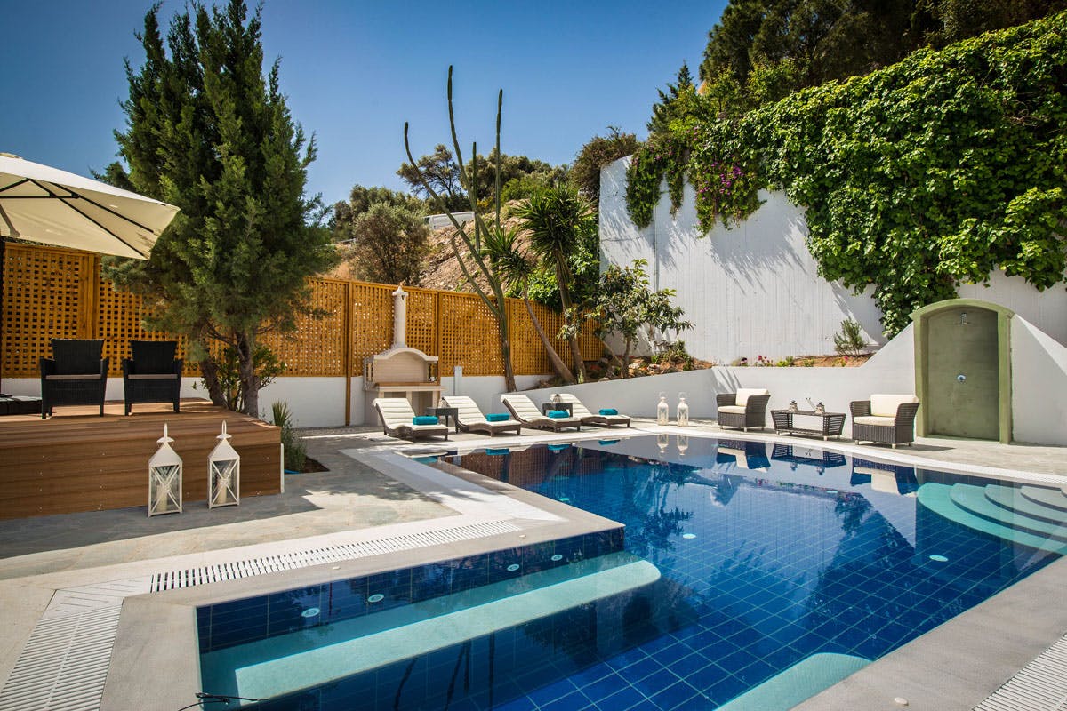 Villa Meltemi Rodia: Luxury 6-Bedroom Apartment with Seaview and Pool, Heraklion