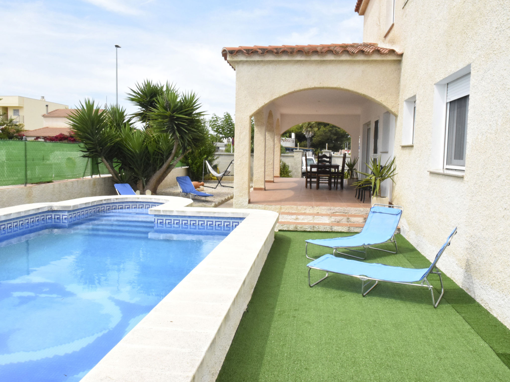 Villa Mestral L’Ampolla: Stunning 5-Bedroom Beachfront Villa with Private Pool Just Steps from Sandy Beach