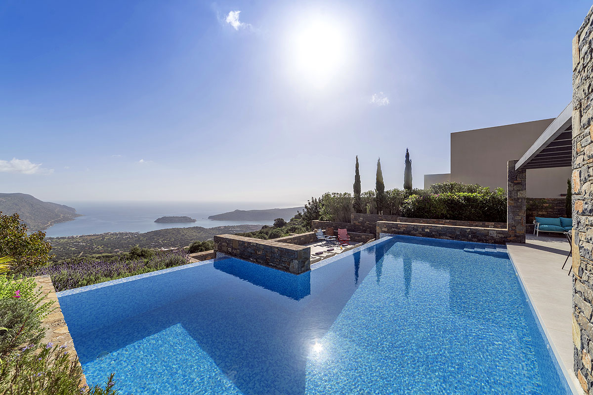 Villa Mirabello Plaka: Luxurious 6-Bedroom Apartment with Private Pool and Sea Views, Plaka