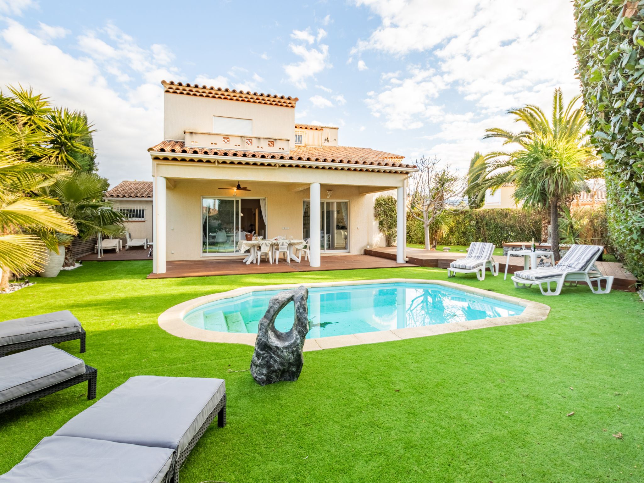 Villa Mistral Saint-Cyr: Stunning 4-Bedroom Mediterranean Villa with Private Pool and Premium Amenities in Provence-Alpes-Côte d’Azur