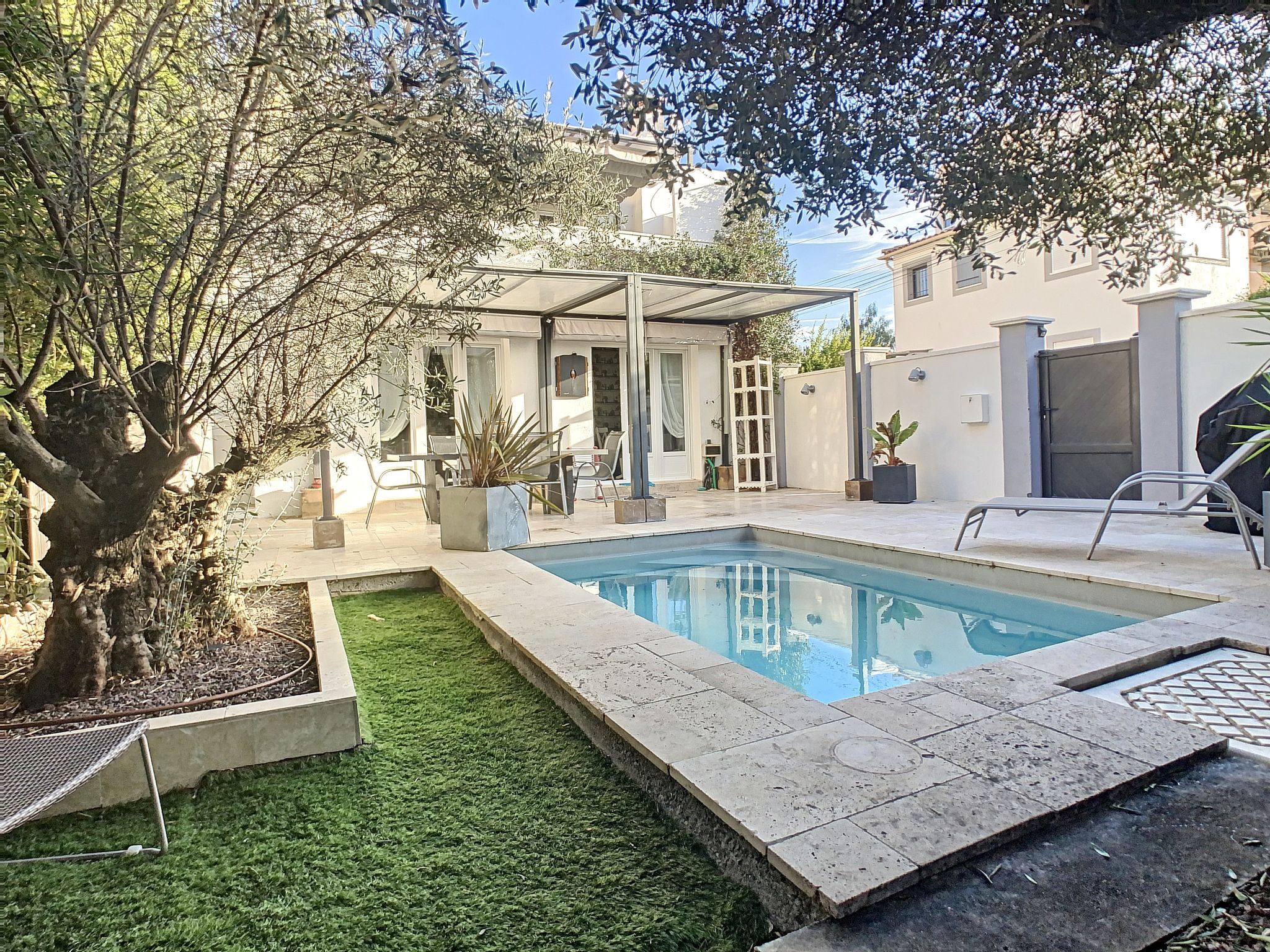 Villa Mistral Saint-Raphaël: Modern 3-Bedroom Villa with Private Pool Minutes from Mediterranean Coast