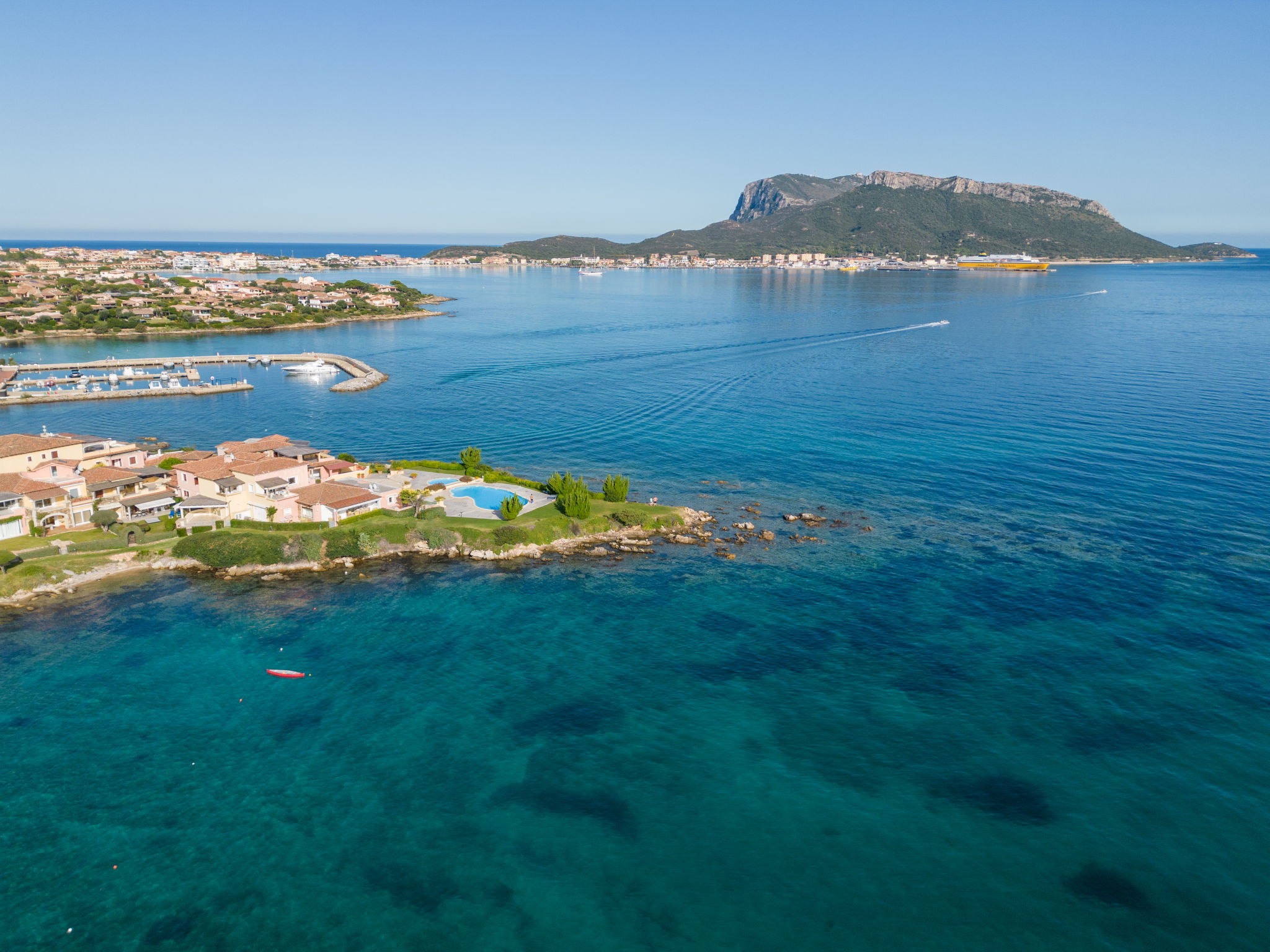 Villa Mistraletto Golfo Aranci: Elegant 2-Bedroom Resort Apartment with Stunning Sea Views and Pool Access