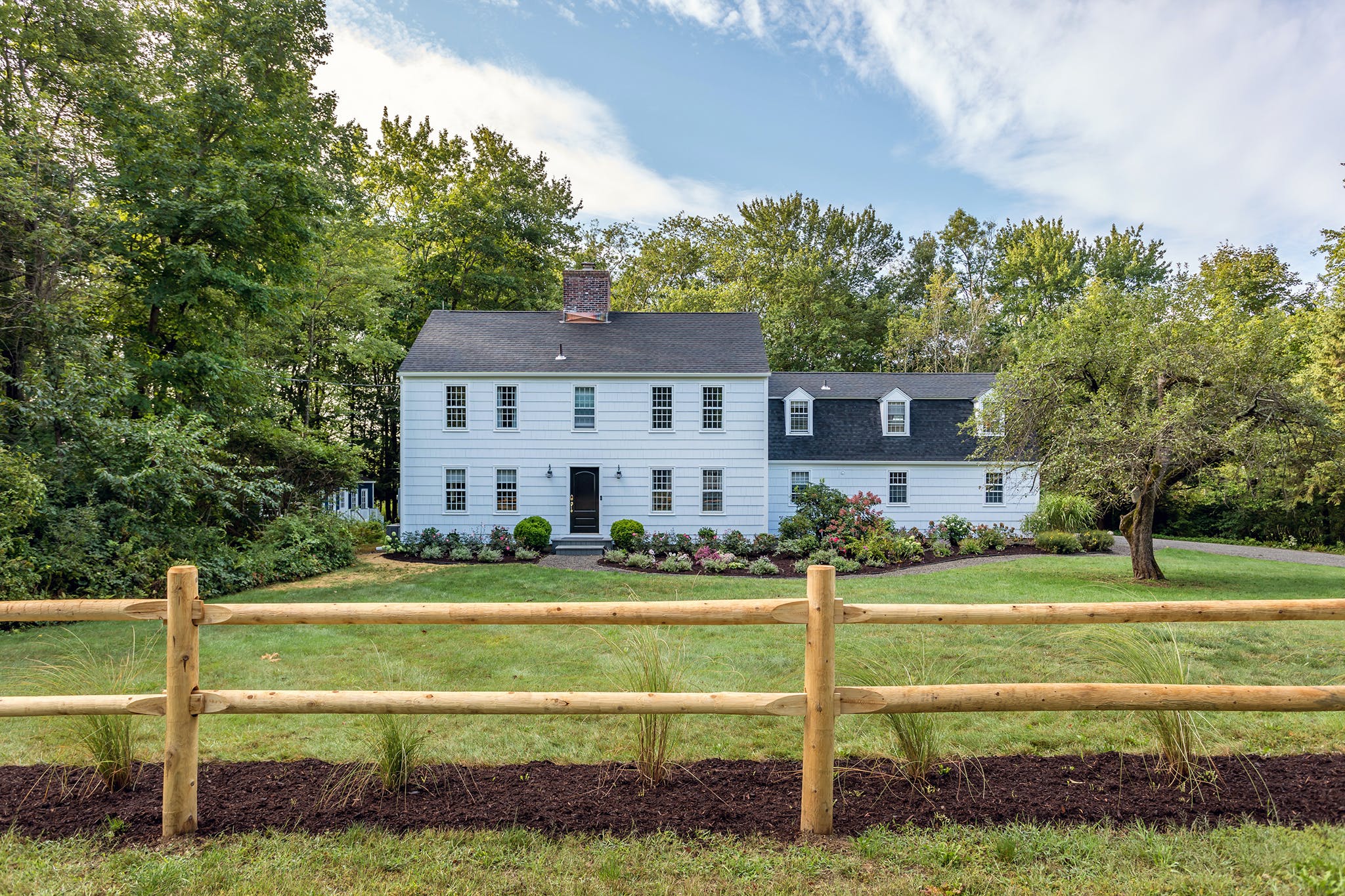 Villa Mohawk Litchfield: Luxury 4-Bedroom Villa with Hot Tub and Sauna, Litchfield County