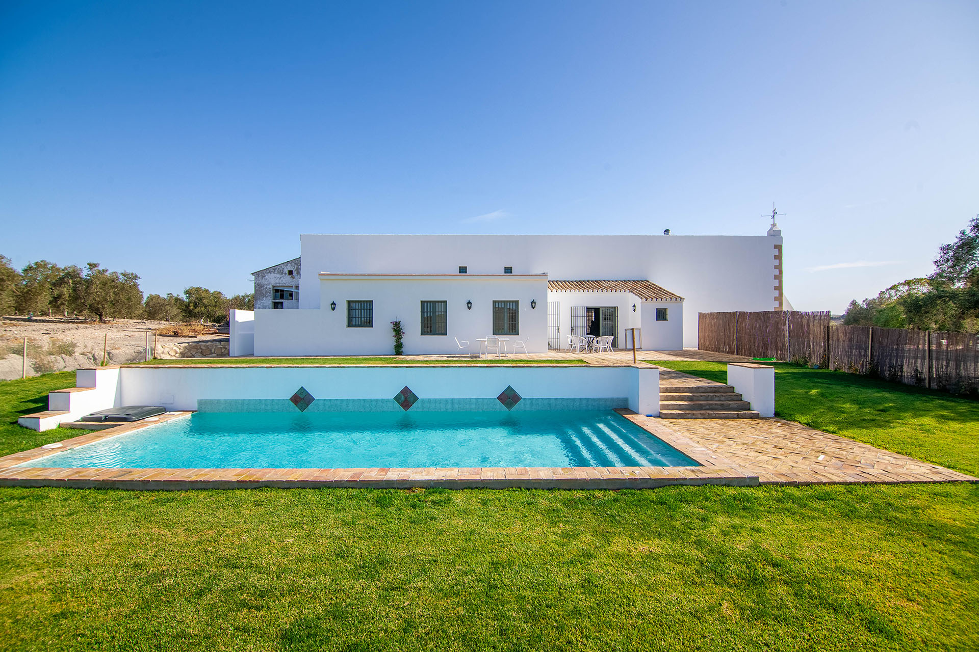 Villa Monte Alcornocales: Exquisite 5-Bedroom Villa with Pool and Golf Access, Andalusia
