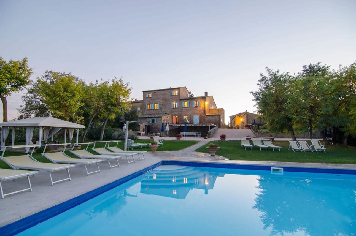 Villa Montecchio Cortona: Luxurious 11-Bedroom Villa with Pool in Scenic Tuscany