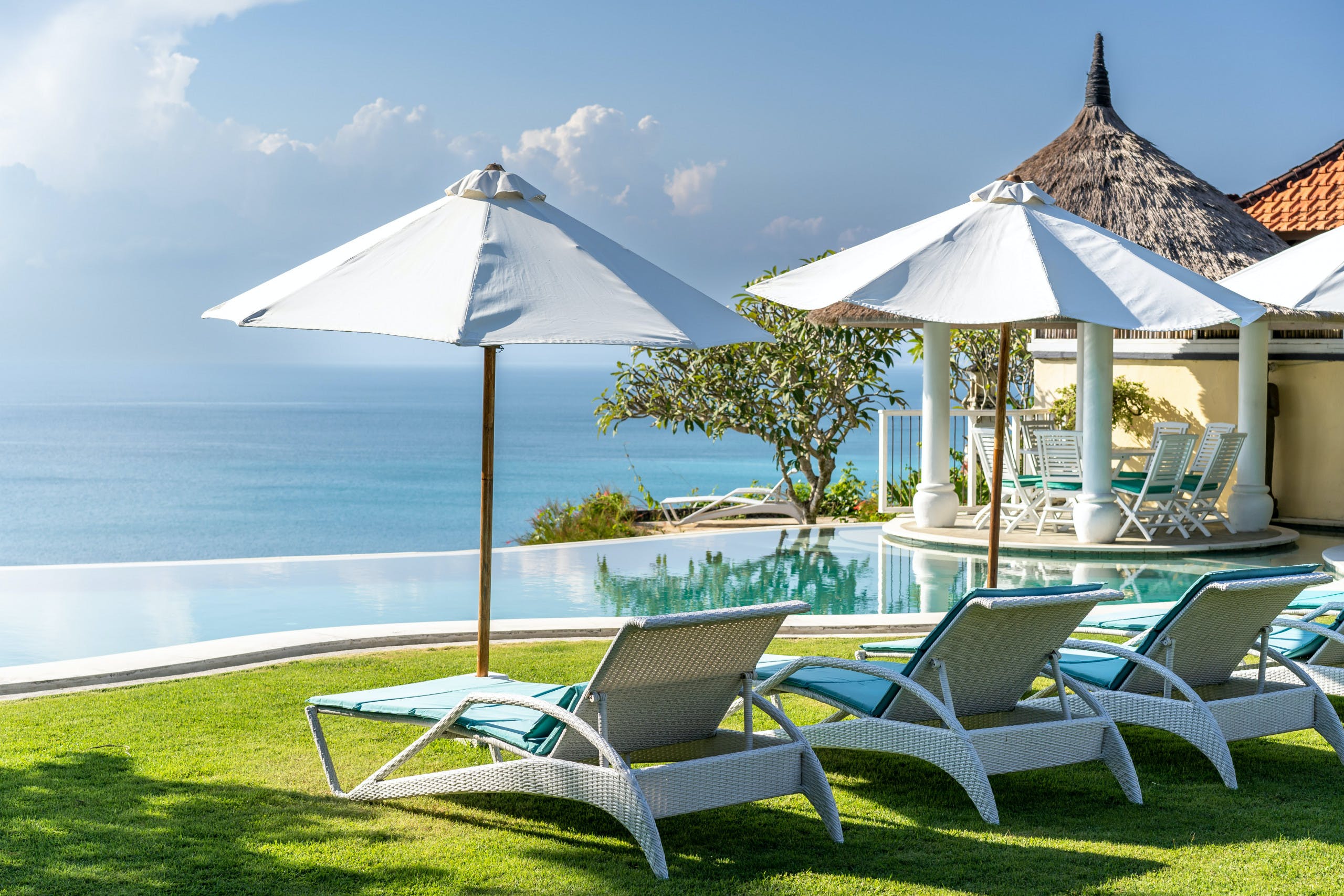 Villa Monyet Bingin: Spacious 6-Bedroom Apartment with Stunning Seaviews, Bali