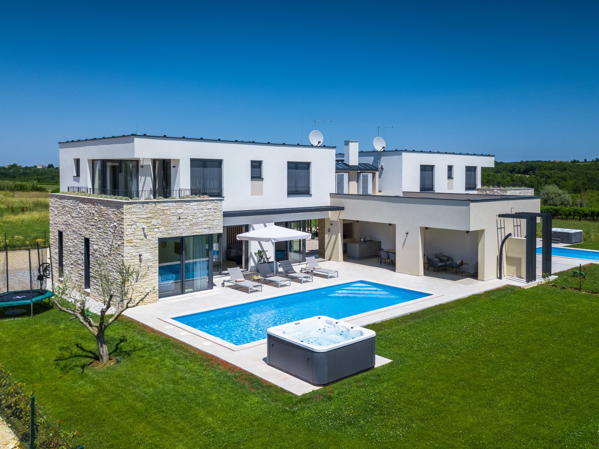 Villa Motovun Novigrad: Modern 4-Bedroom Villa with Heated Pool and Hot Tub in Croatian Istria