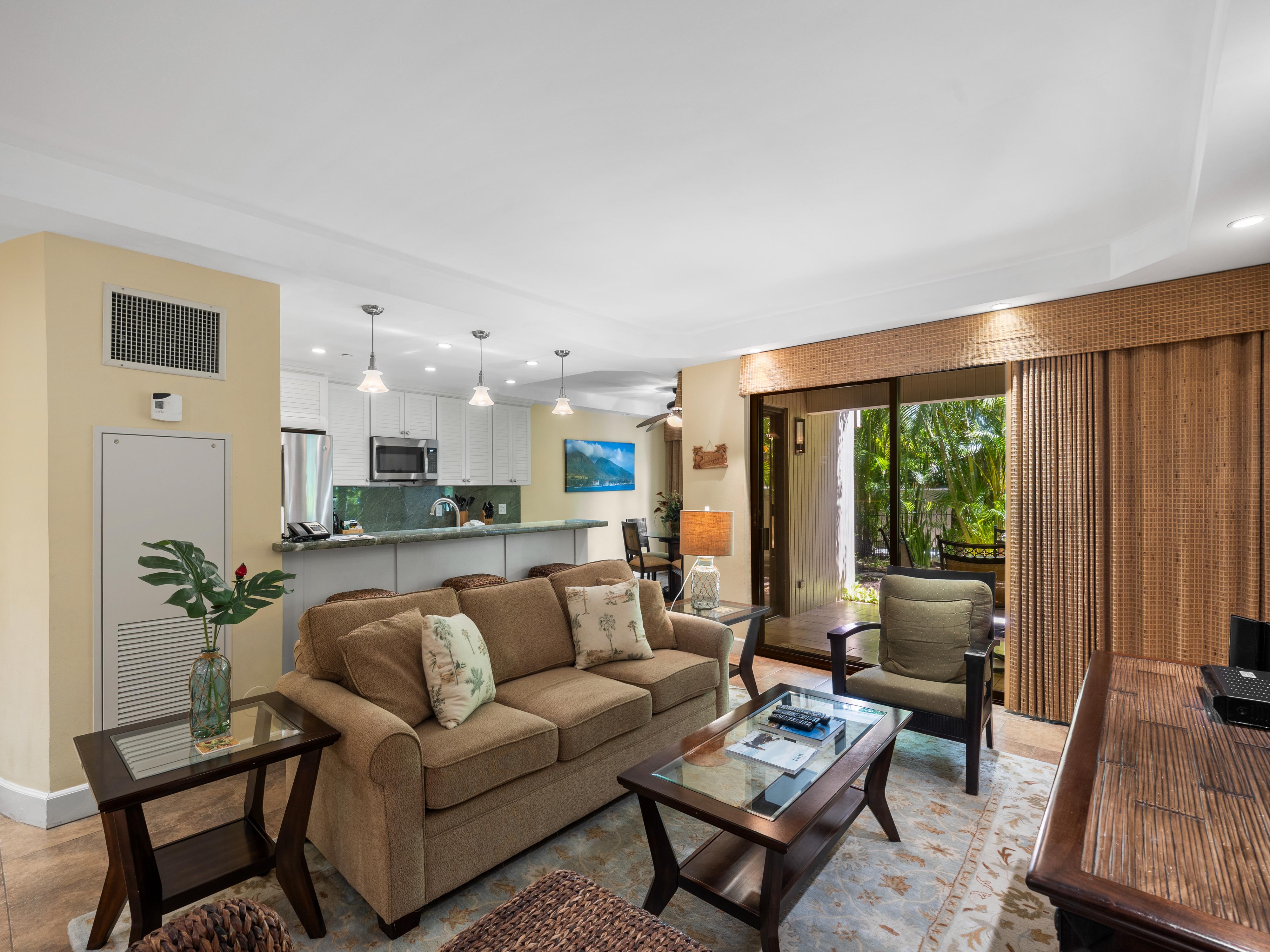 Villa Naupaka Lahaina Hawaii: Golf Villa Rental with Ocean Views and Tennis Court, 2-Bedroom Apartment in Hawaii