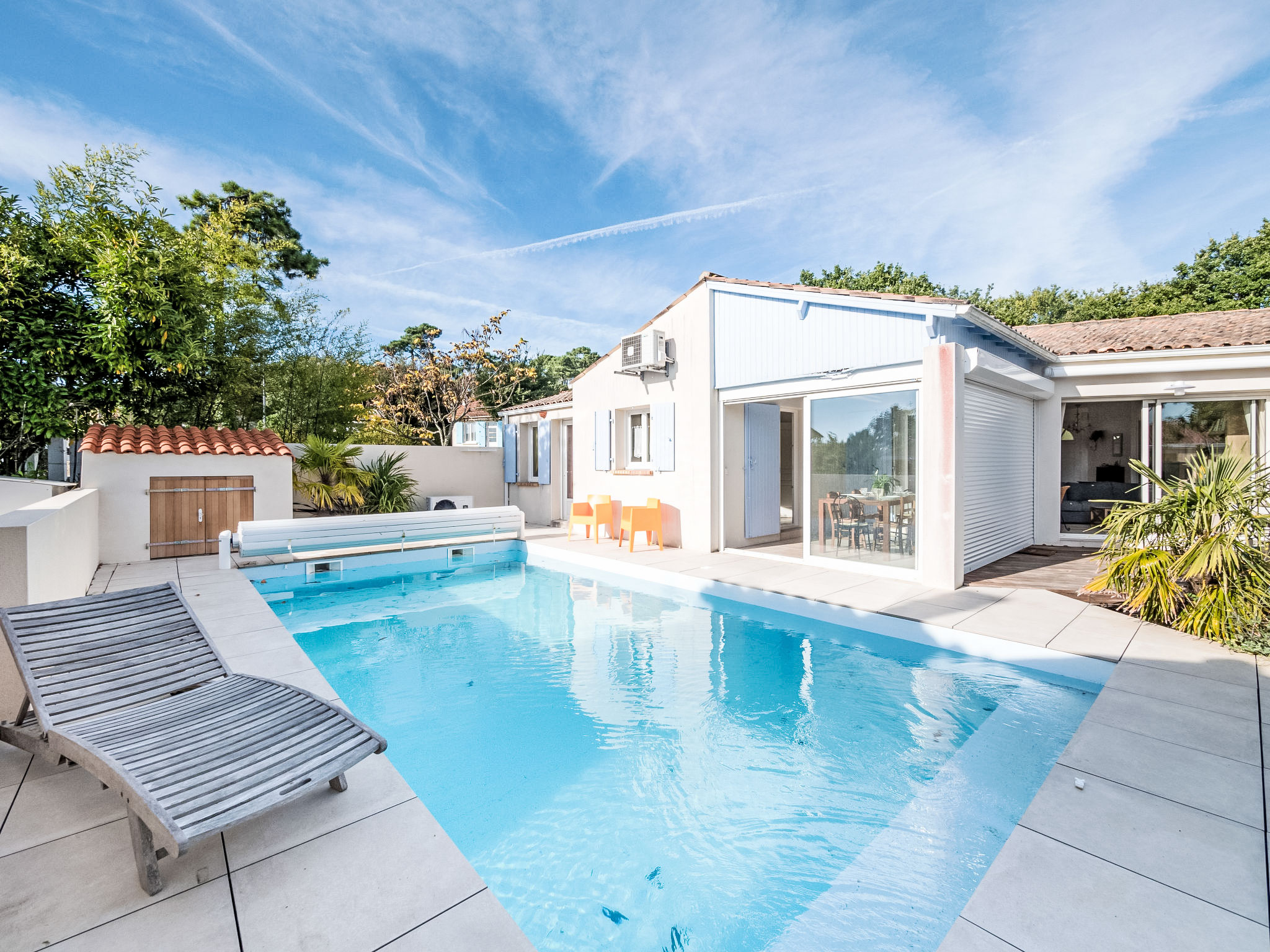 Villa Nauzan Saint-Palais: Stunning 5-Bedroom French Villa with Heated Pool Near Golf Course and Beach