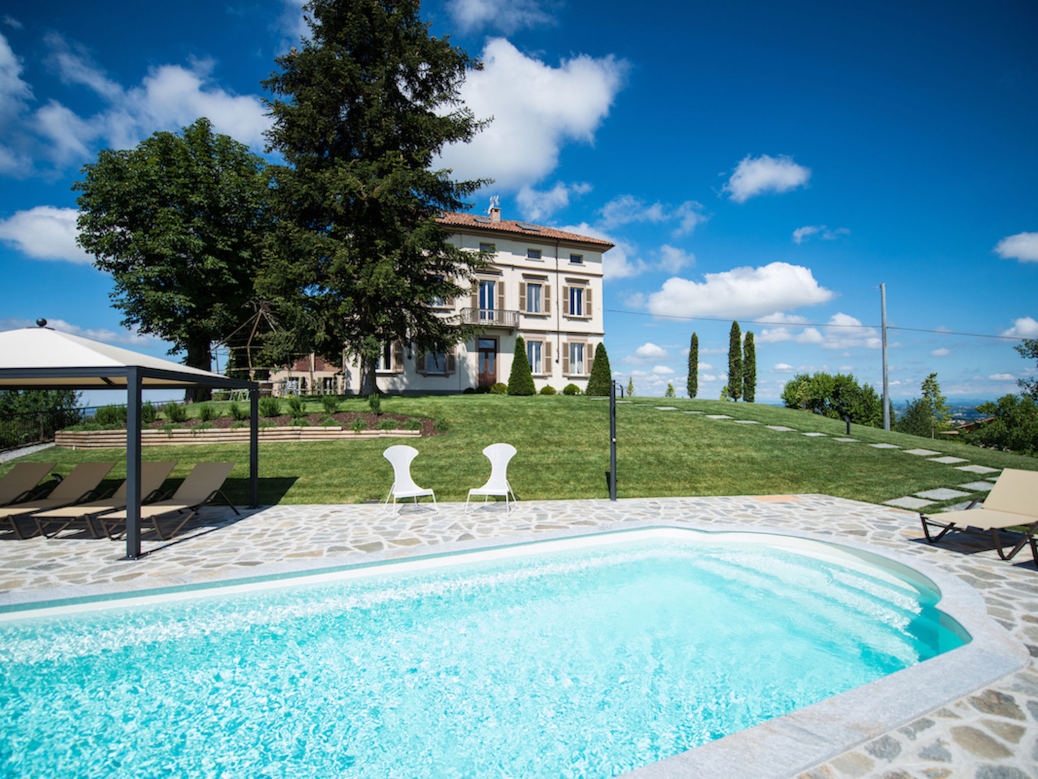 Villa Nebbiolo Costigliole: Elegant 4-Bedroom Historic Manor with Private Pool in Heart of Asti Wine Country