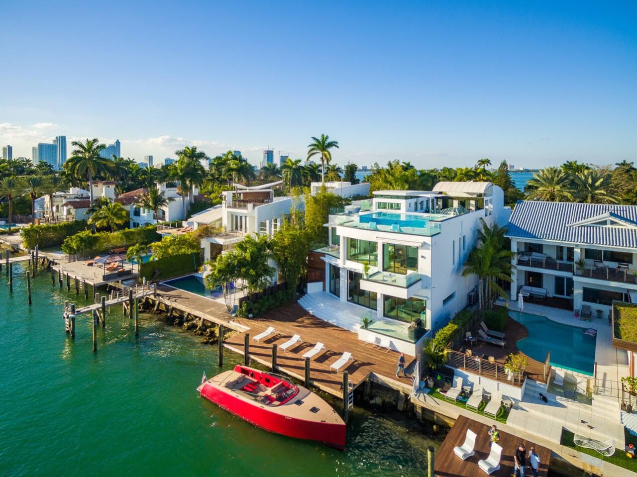 Villa Oleta Miami: Luxury 8-Bedroom Villa with Infinity Pool and Seaviews, Miami