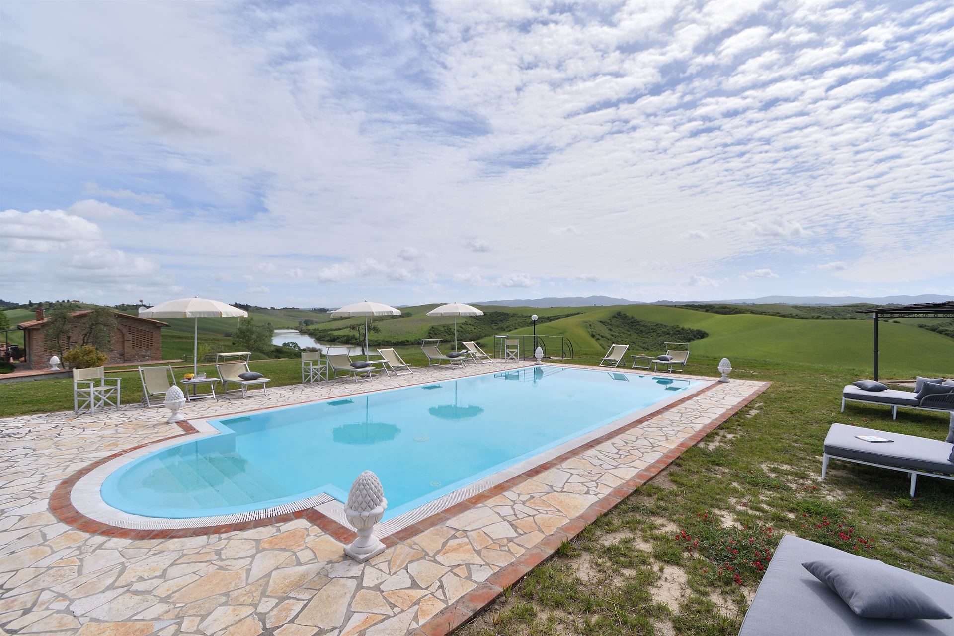 Villa Oliveto Fabbrica: Elegant 3-Bedroom Villa with Pool in Tuscany Countryside