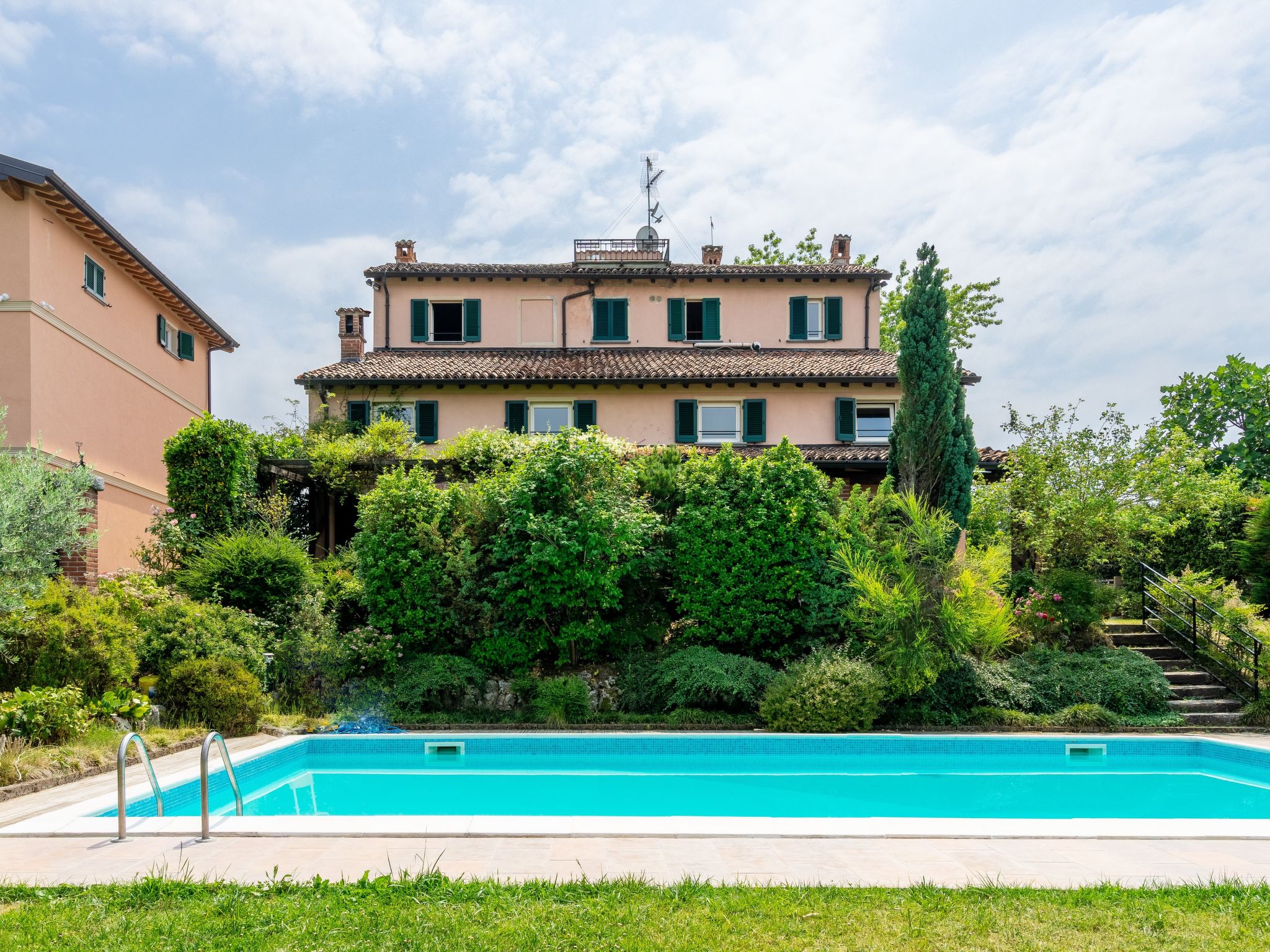 Villa Orzola Zenevredo: Historic 5-Bedroom Villa with Private Pool and Panoramic Views in Italian Wine Country