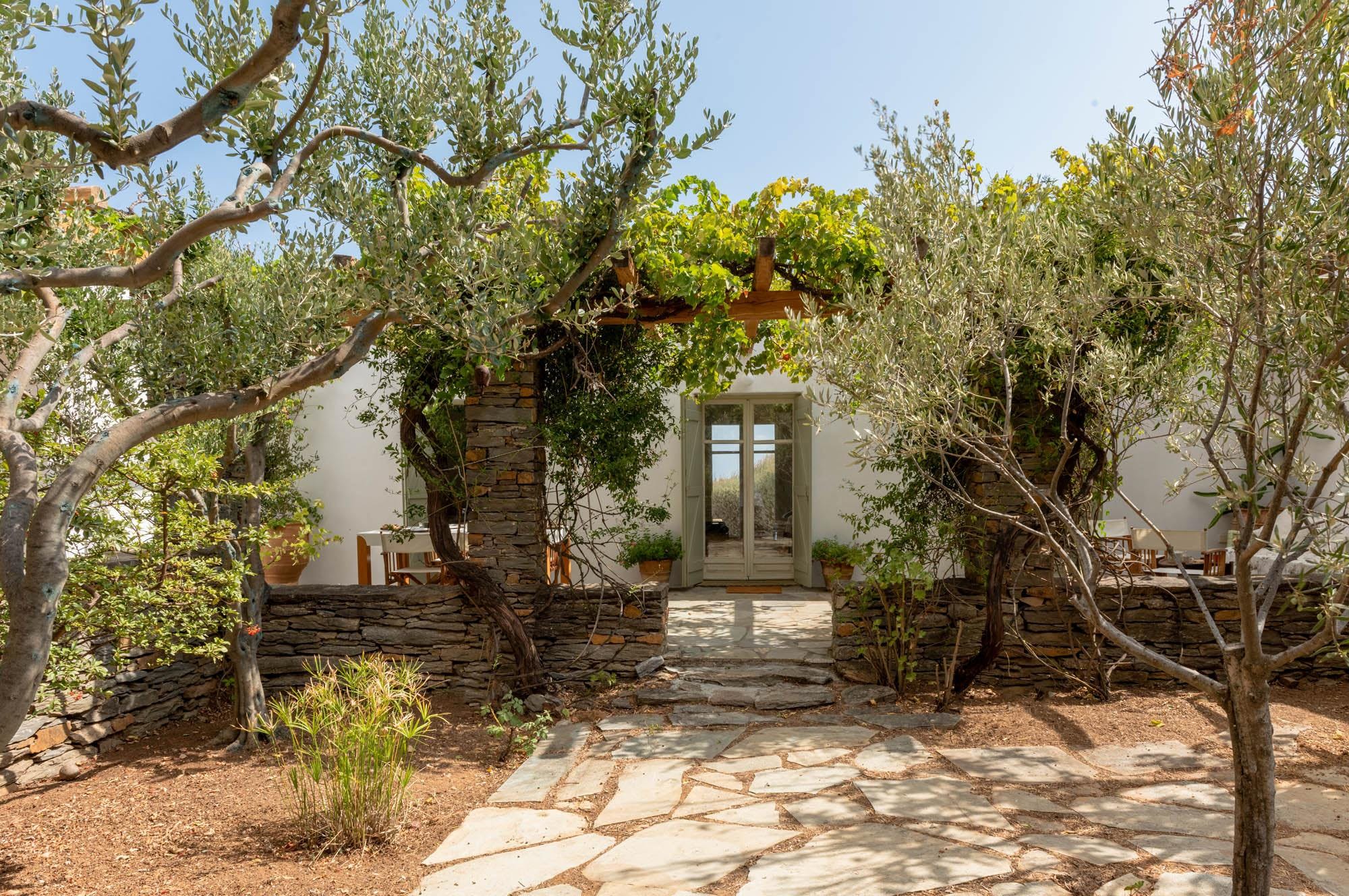 Villa Panagia Kea: Spacious 5-Bedroom Apartment with Sea Views and Pool, Kea