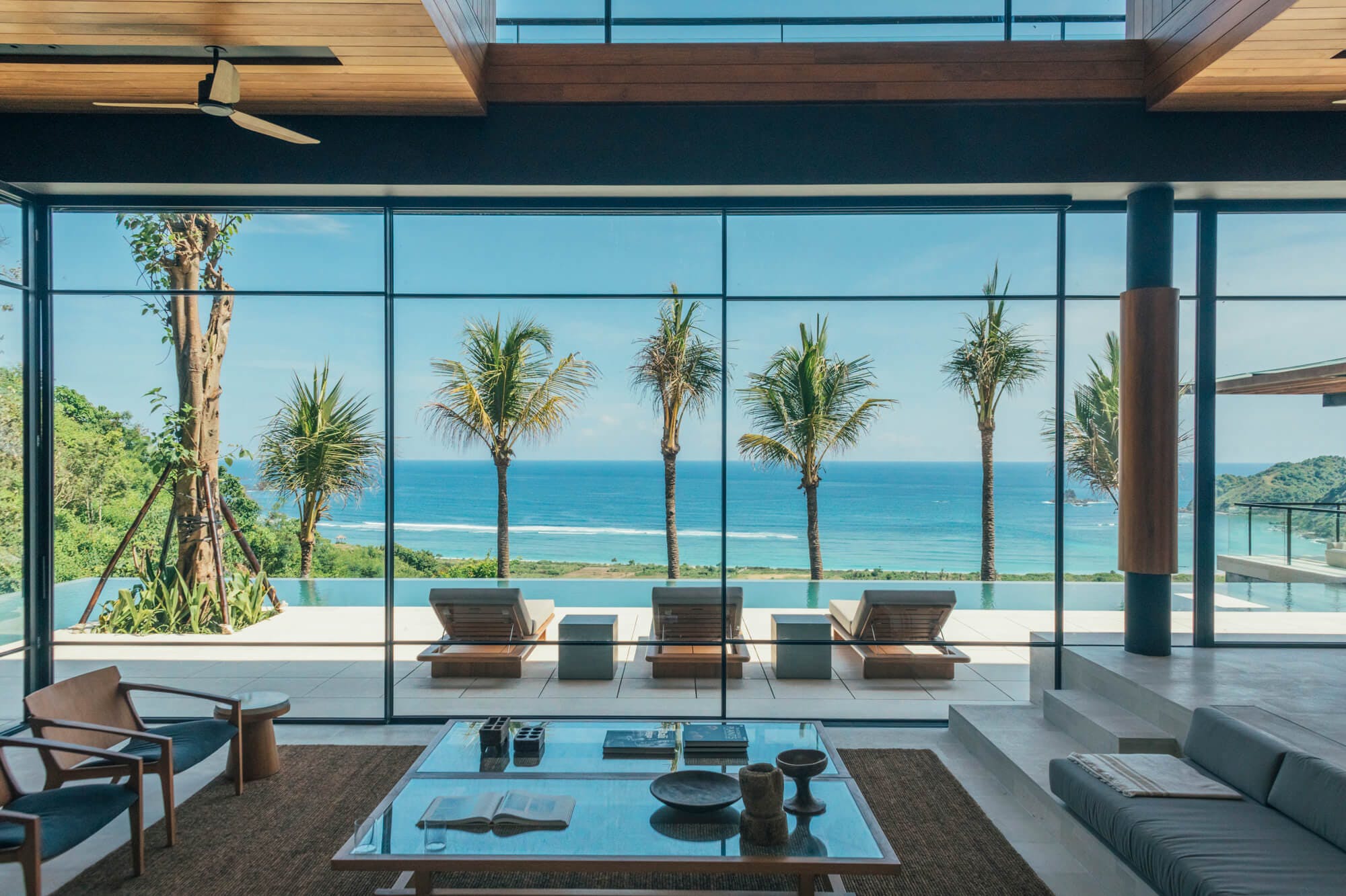 Villa Pantai Senggigi: Luxury 4-Bedroom Apartment with Seaviews and Pool, West Nusa Tenggara