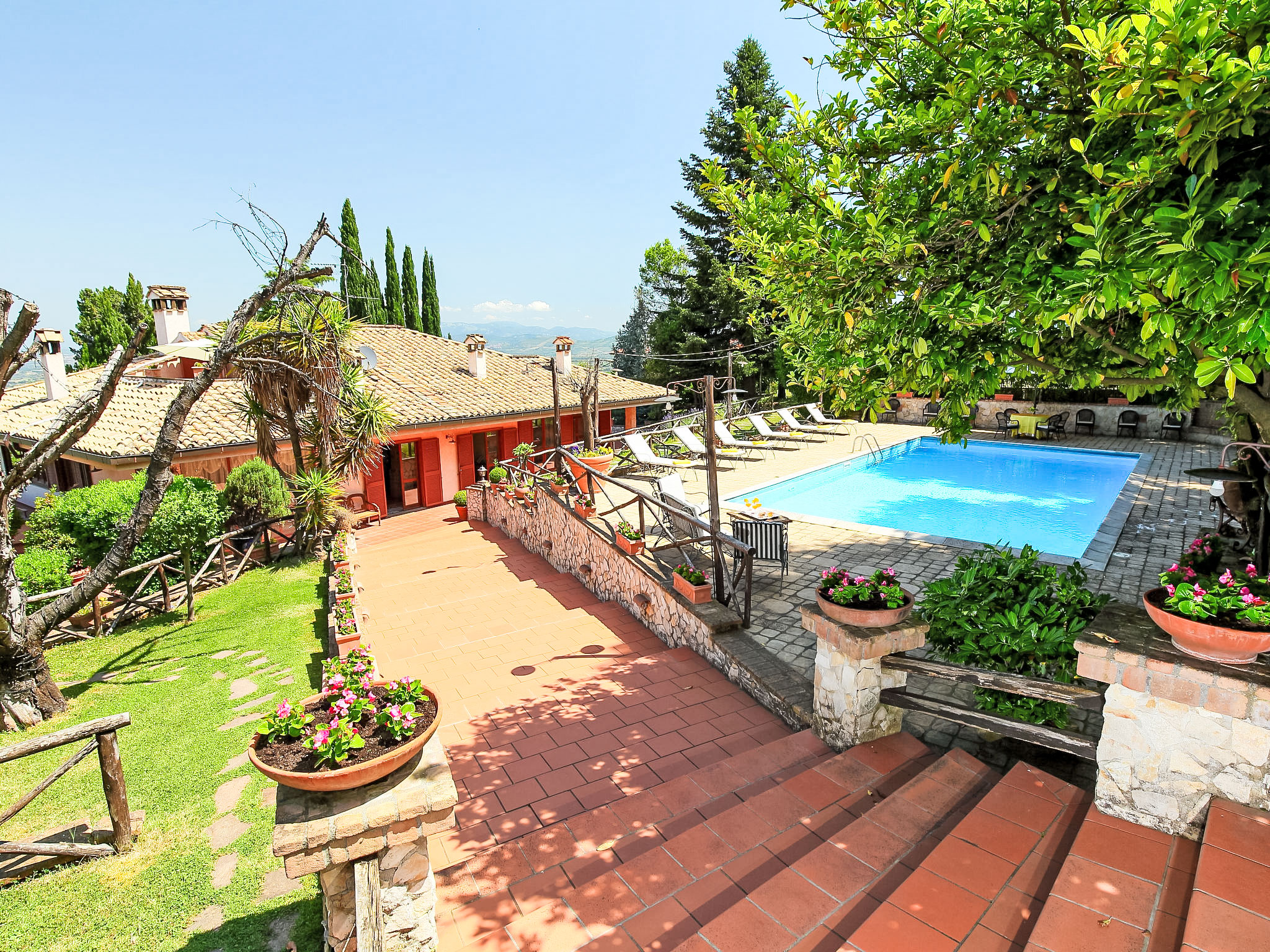 Villa Pantano Frascati: Magnificent 5-Bedroom Villa with Private Pool and Tennis Court Near Rome Italy