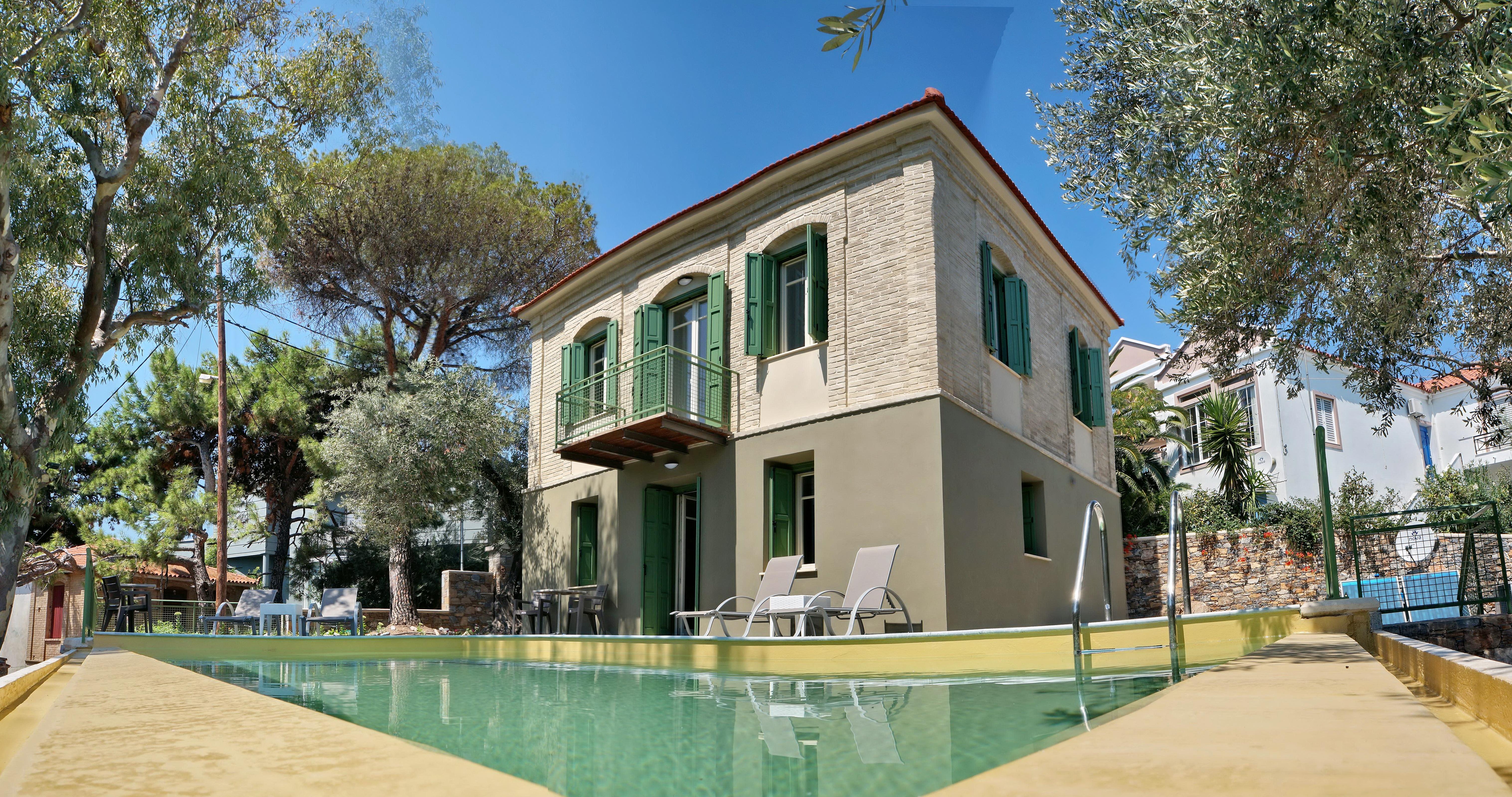 Villa Petras Agios Isidoros: Charming 3-Bedroom Apartment with Hot Tub and Sea Views, Lesbos