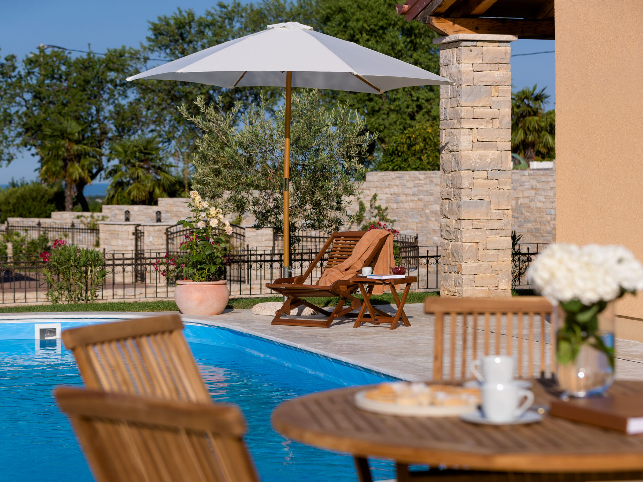 Villa Pineta Vardica: Modern 3-Bedroom Villa with Private Pool and Hot Tub Near Umag Croatia