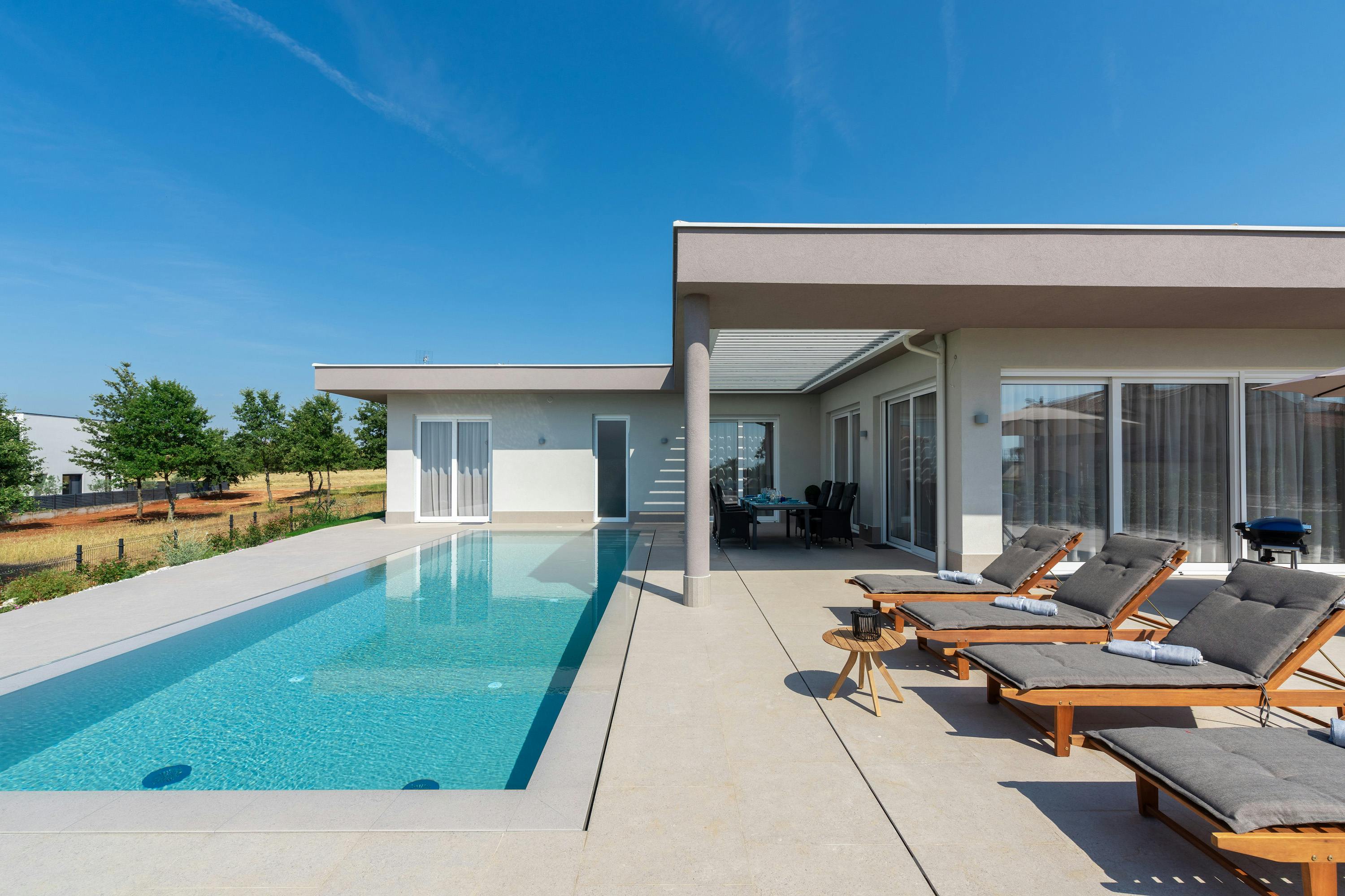 Villa Pinija Poreč: Charming 2-Bedroom Villa with Seaview and Pool, Istria