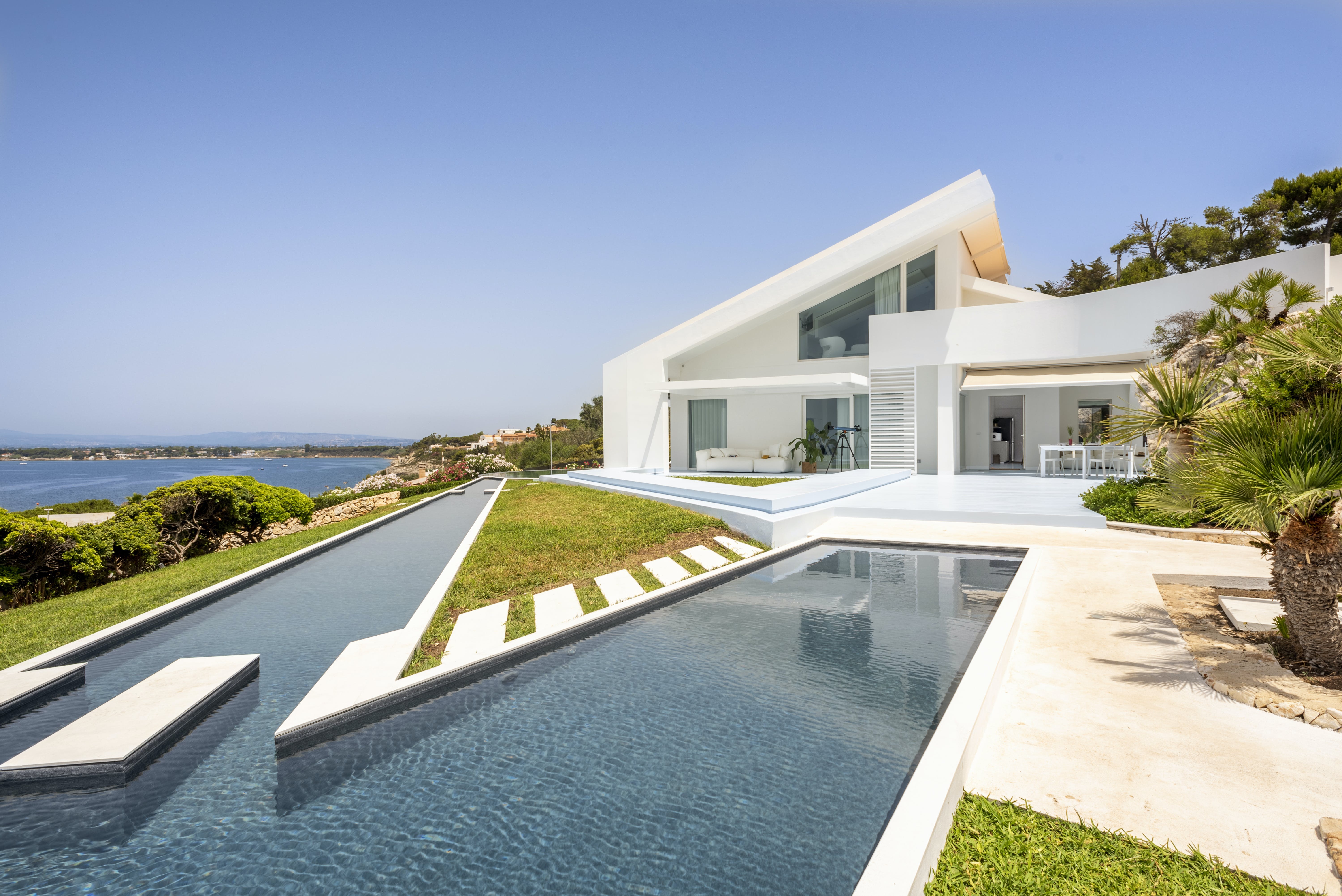 Villa Plemmirio Syracuse Syracuse: Luxury 4-Bedroom Villa with Pool and Seaviews, Syracuse