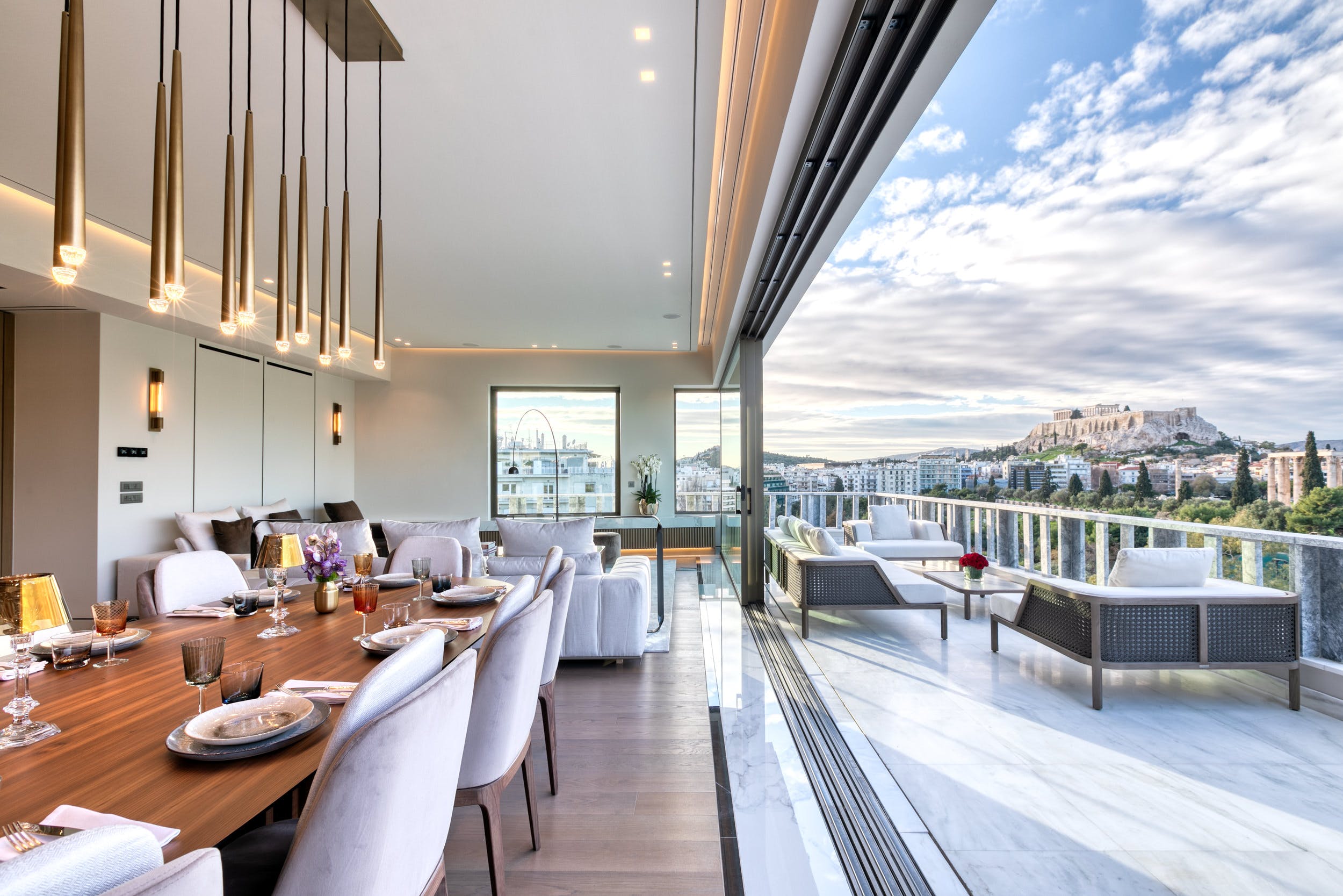 Villa Pnyx Athens: Luxury 2-Bedroom Penthouse with Hot Tub and Pool, Athens