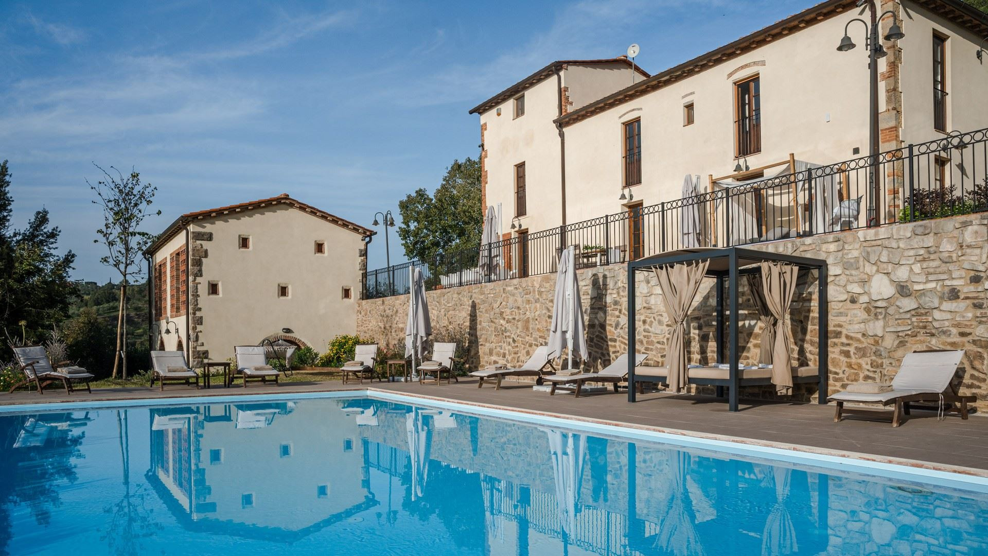 Villa Poggiano Palaia: Luxury 6-Bedroom Villa with Pool and Countryside Views, Tuscany