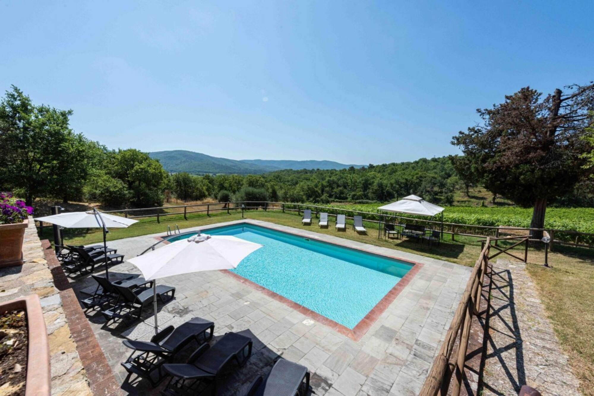 Villa Poggio Cortona Val di Chiana: 5-Bedroom Luxury Villa with Pool in Tuscany Countryside, Val di Chiana