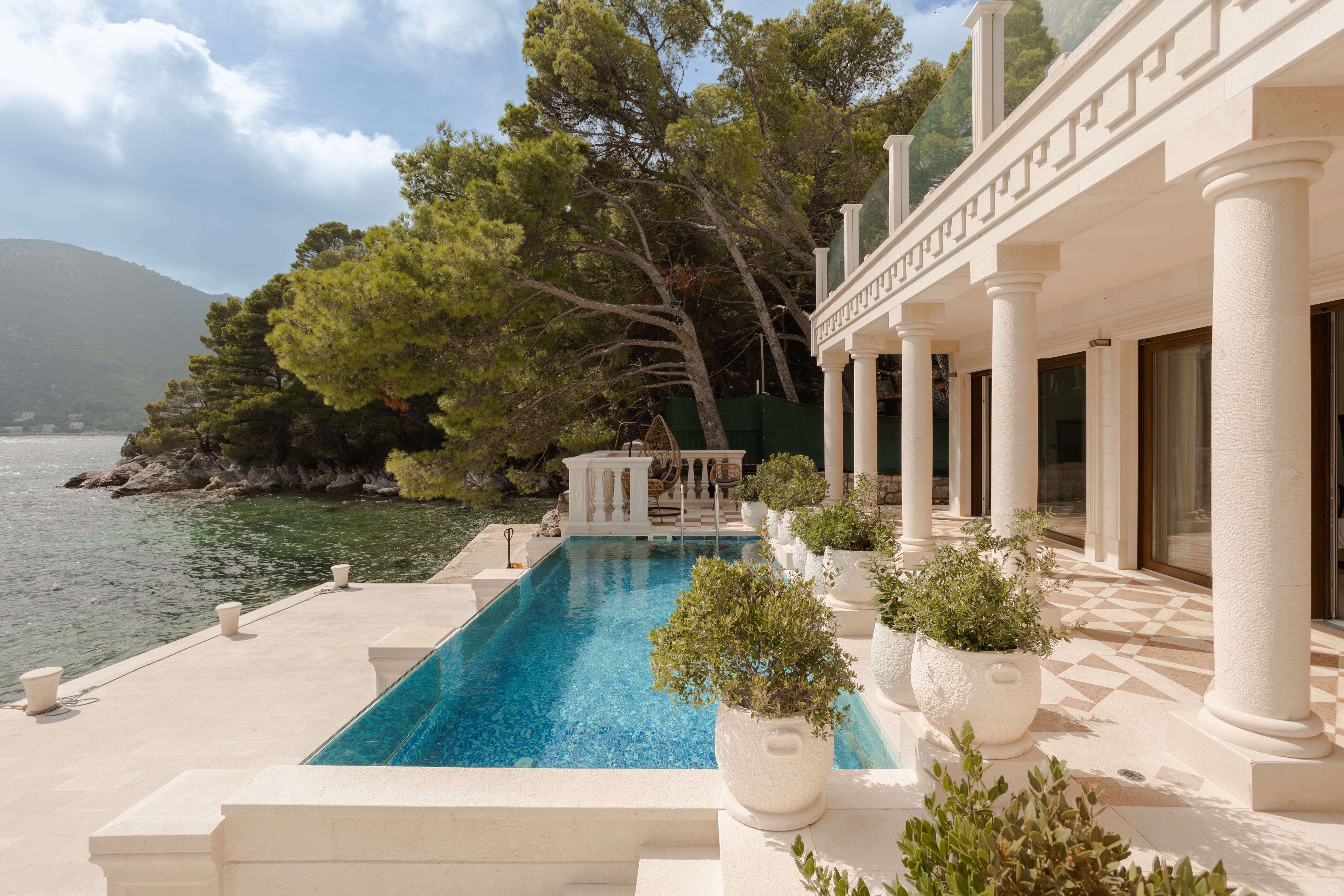 Villa Pomalo Dubrovnik: Luxury 4-Bedroom Apartment with Seaview and Pool, Dubrovnik