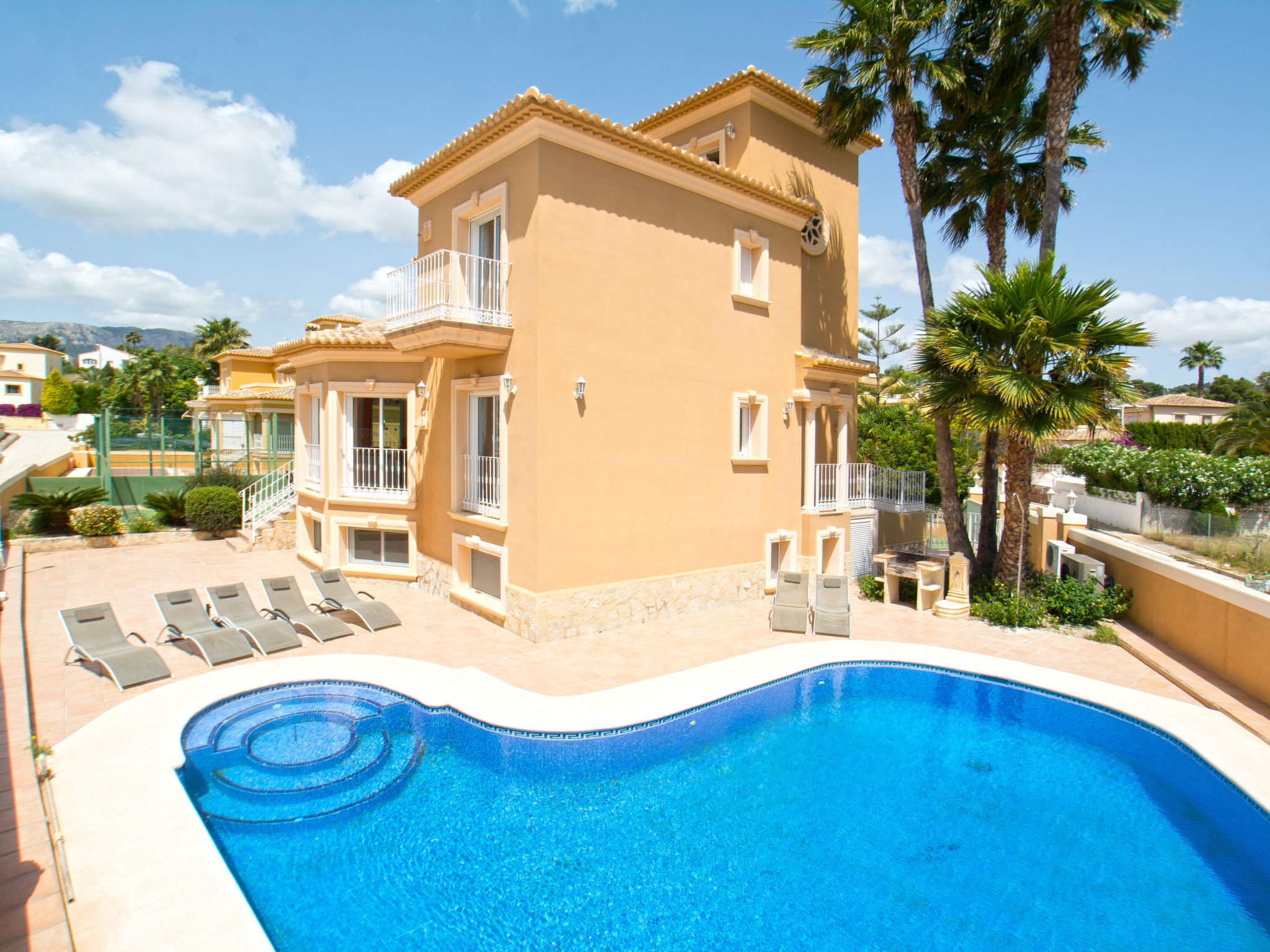 Villa Portitxol Calpe: Spectacular 8-Bedroom Villa with Private Pool and Tennis Court for Large Groups