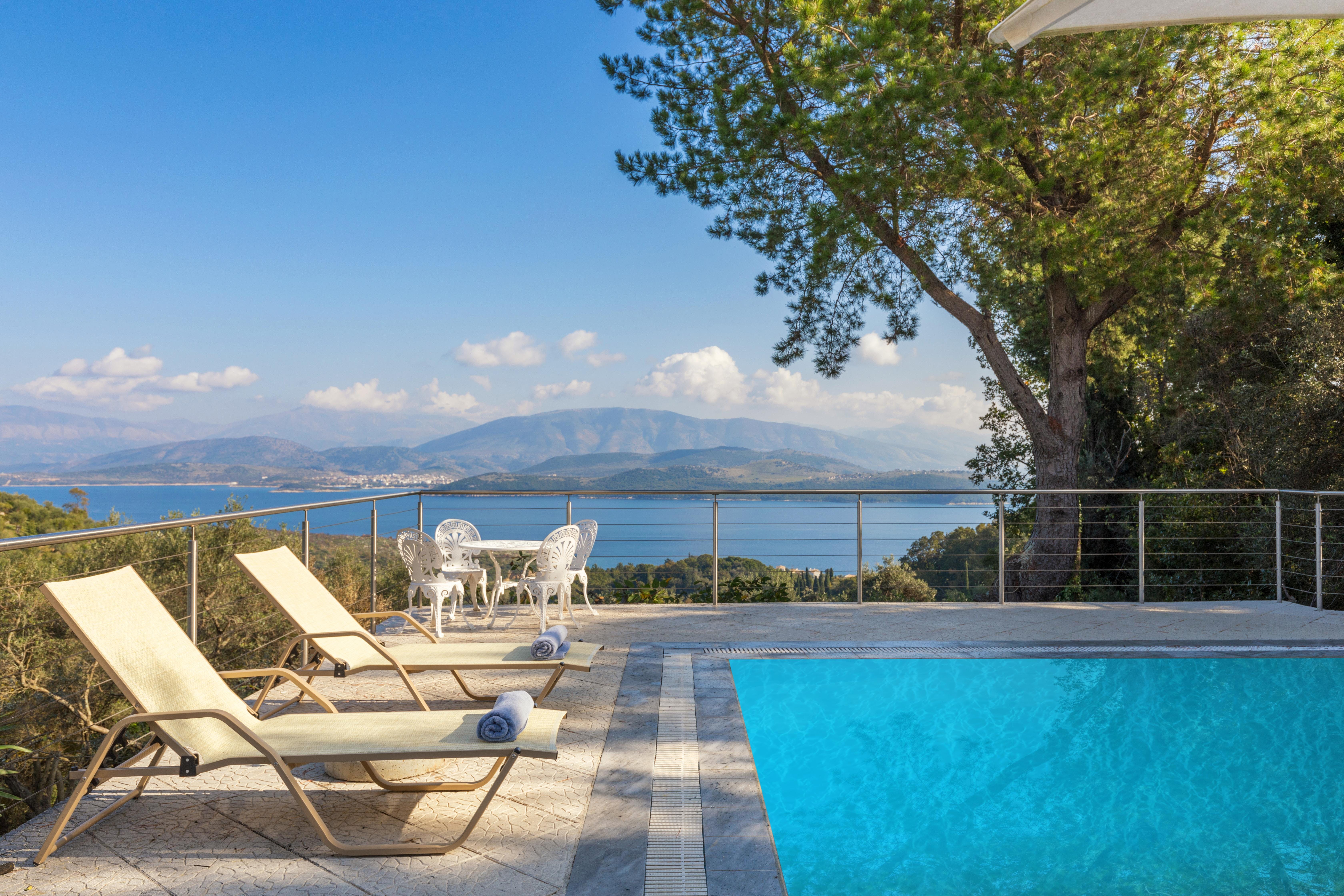 Villa Pounta Kassiopi: Spacious 4-Bedroom Apartment with Pool and Seaview, Kassiopi