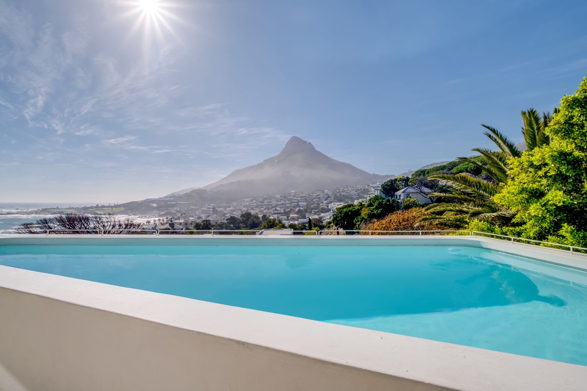 Villa Protea Camps Bay Camps Bay: Spacious 6-Bedroom Apartment with Seaview and Pool, Camps Bay