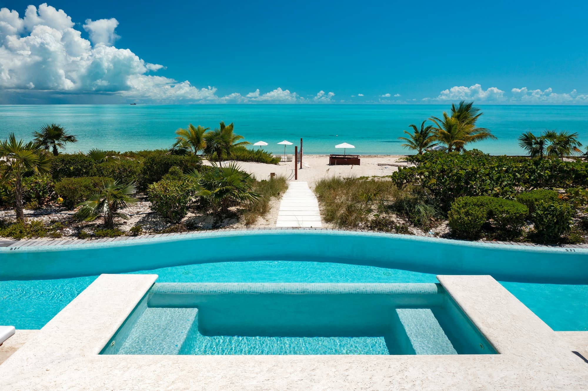 Villa Provo Providenciales: Opulent 8-Bedroom Villa with Infinity Pool and Sea Views, Turks and Caicos