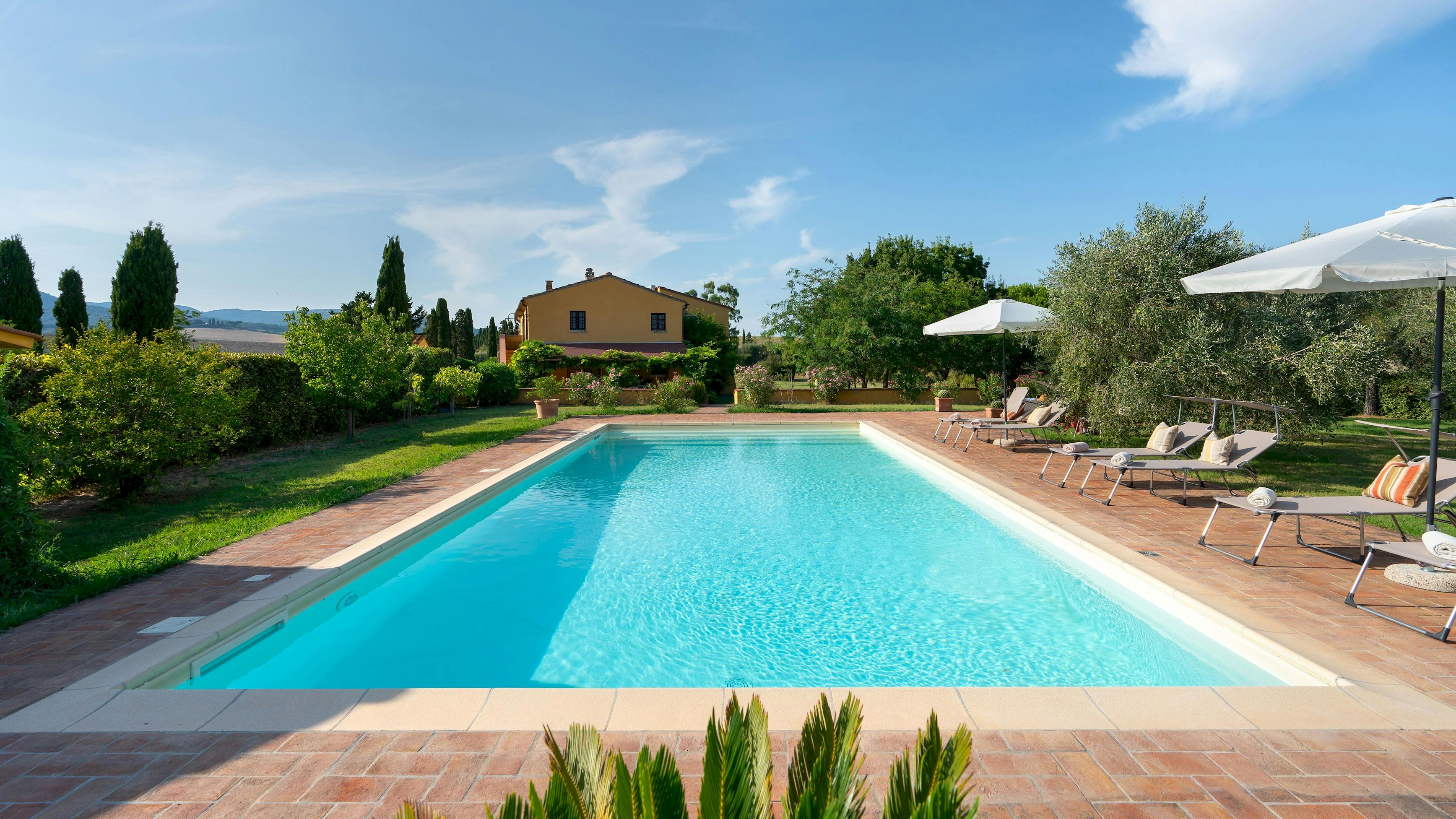 Villa Quercia Gabbro: 6-Bedroom Luxury Villa with Pool and Countryside Views, Tuscany