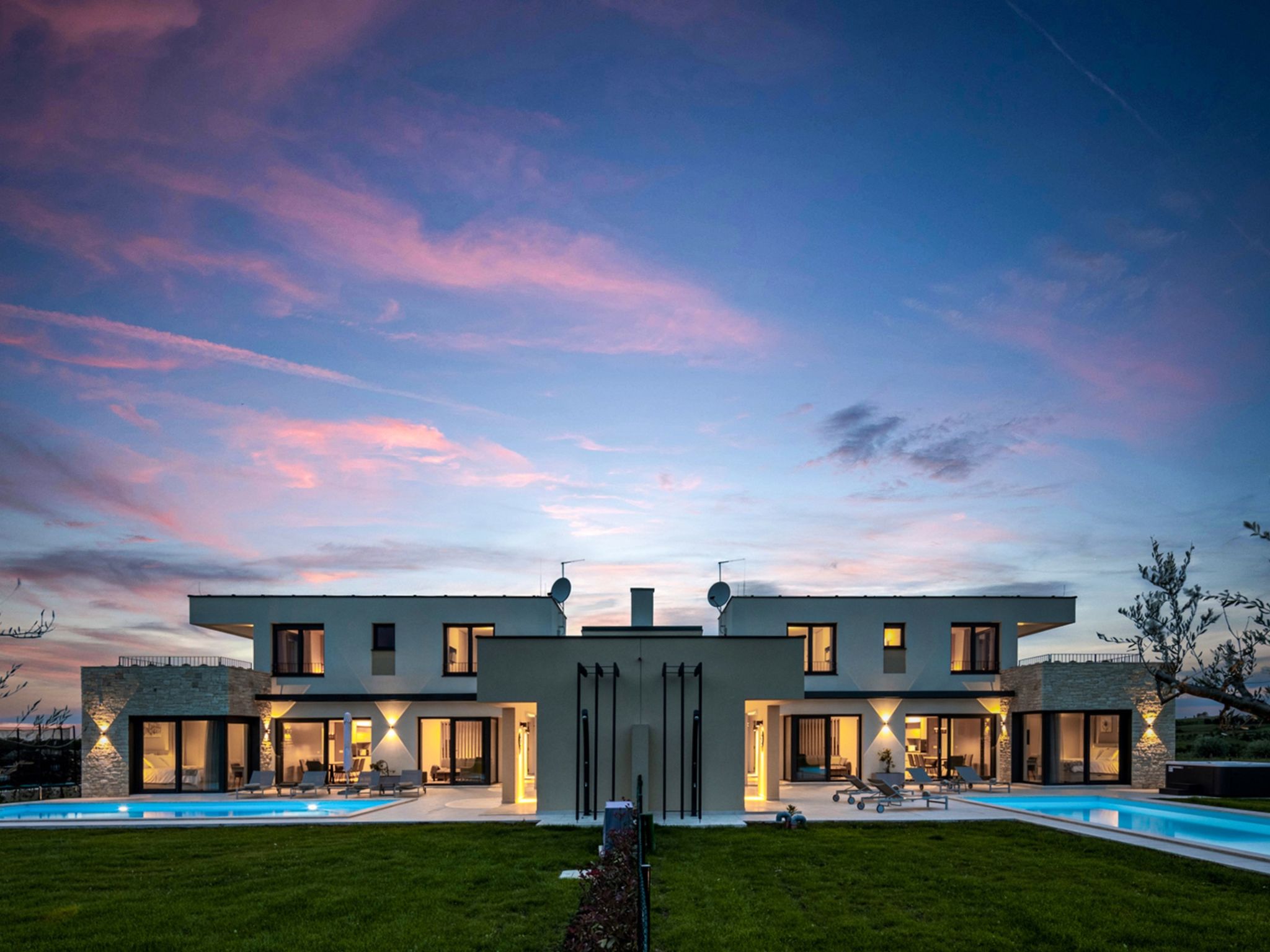 Villa Quieto Novigrad: Spectacular 8-Bedroom Modern Villa with Dual Heated Swimming Pools in Historic Istrian Peninsula Croatia