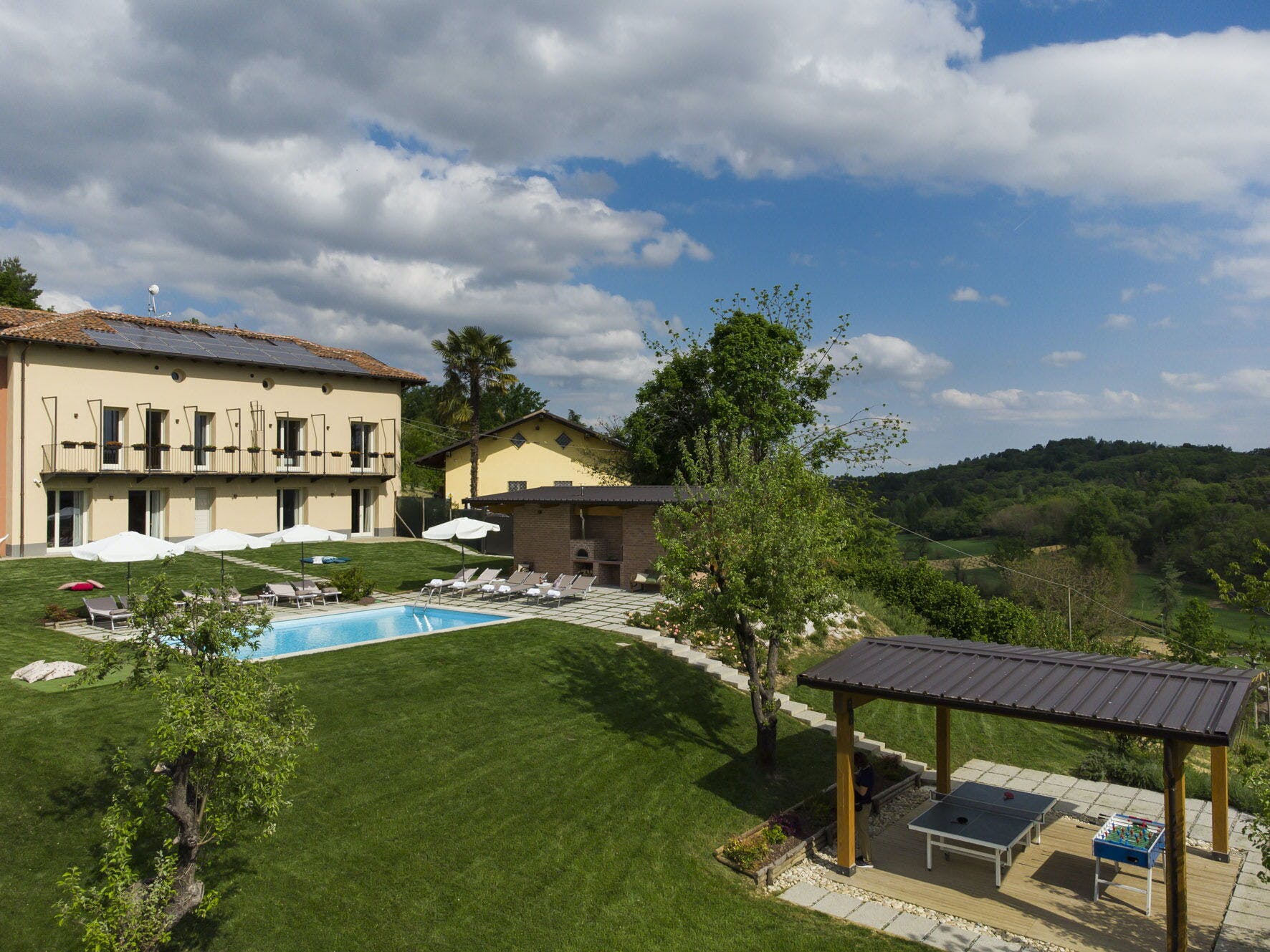 Villa Rocche Cuneo: Luxury 8-Bedroom Villa with Pool and Countryside Views, Cuneo