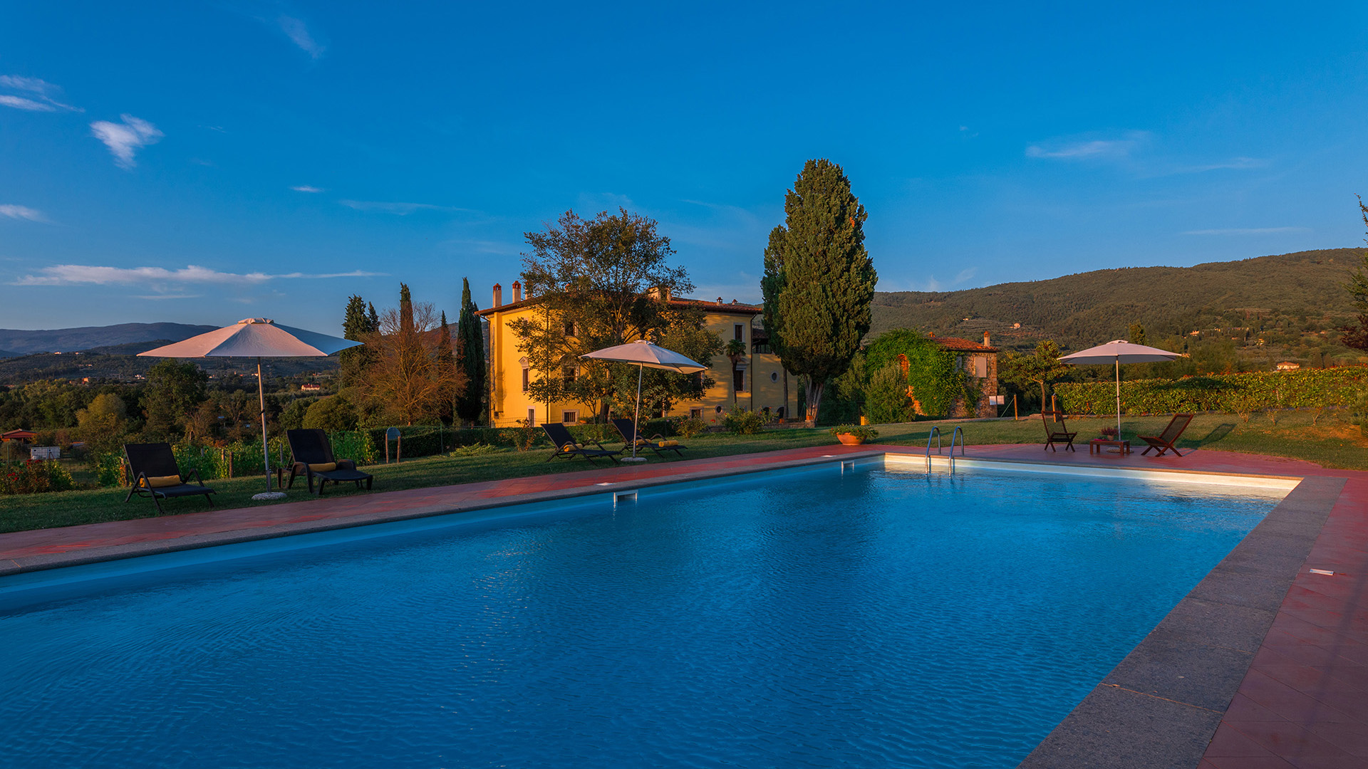 Villa San Donato Arezzo: Luxury 13-Bedroom Apartment with Pool and Air-Con, Arezzo