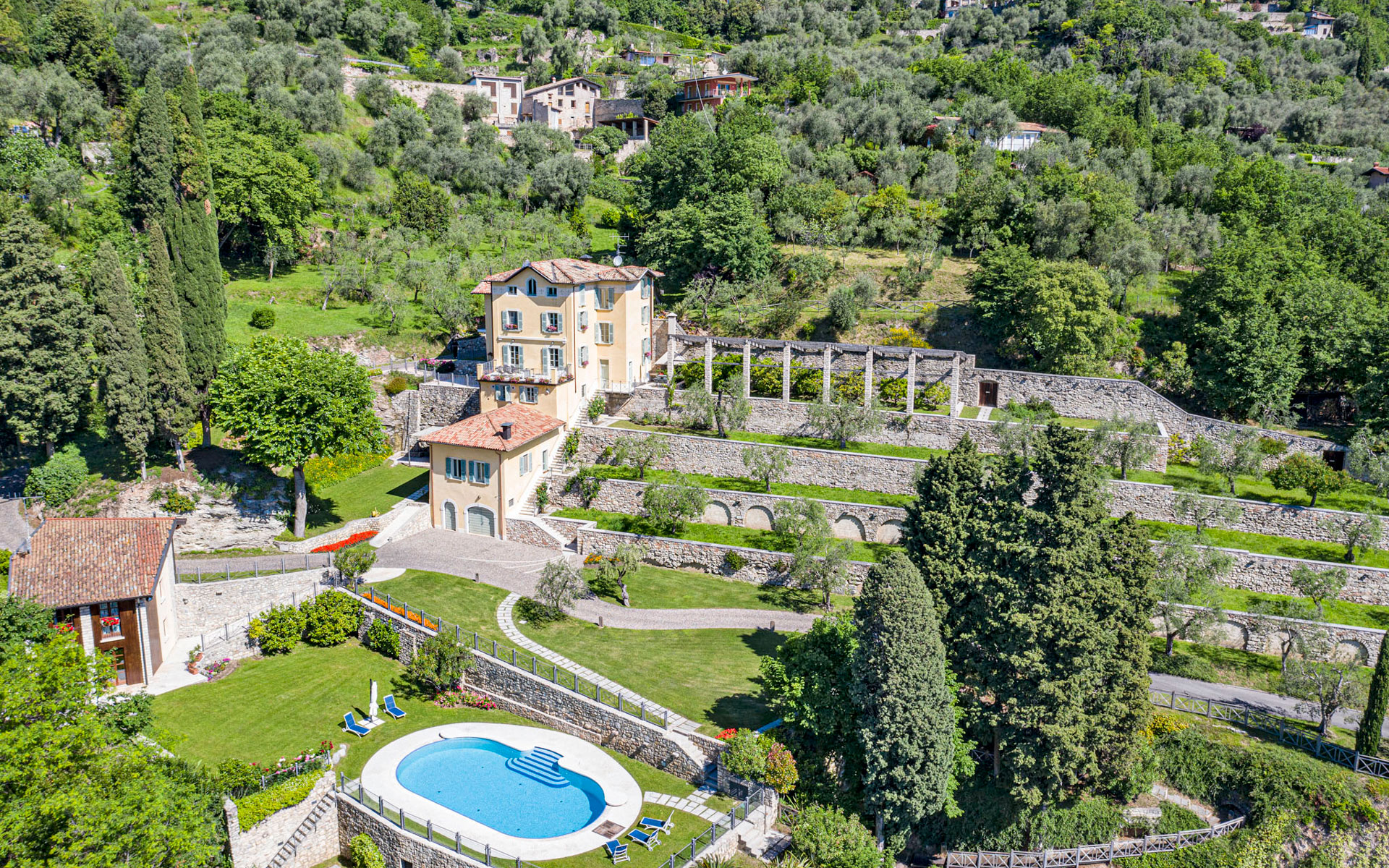 Villa San Martino Brescia: Opulent 7-Bedroom Villa with Lake Views and Pool, Verona