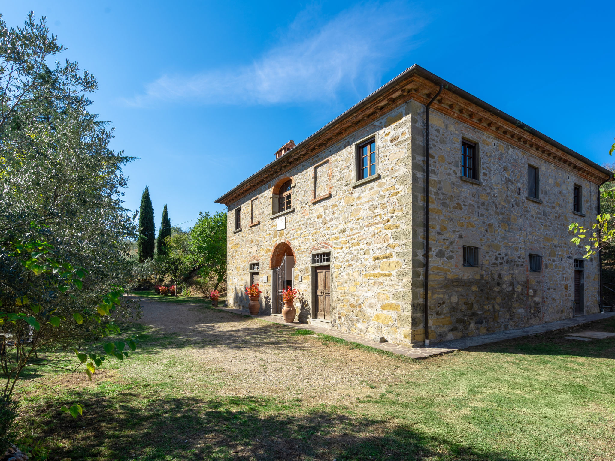 Villa Sangiovese Montegonzi: Historic 11-Bedroom Manor House with Private Pool and Billiard Room in Tuscan Countryside