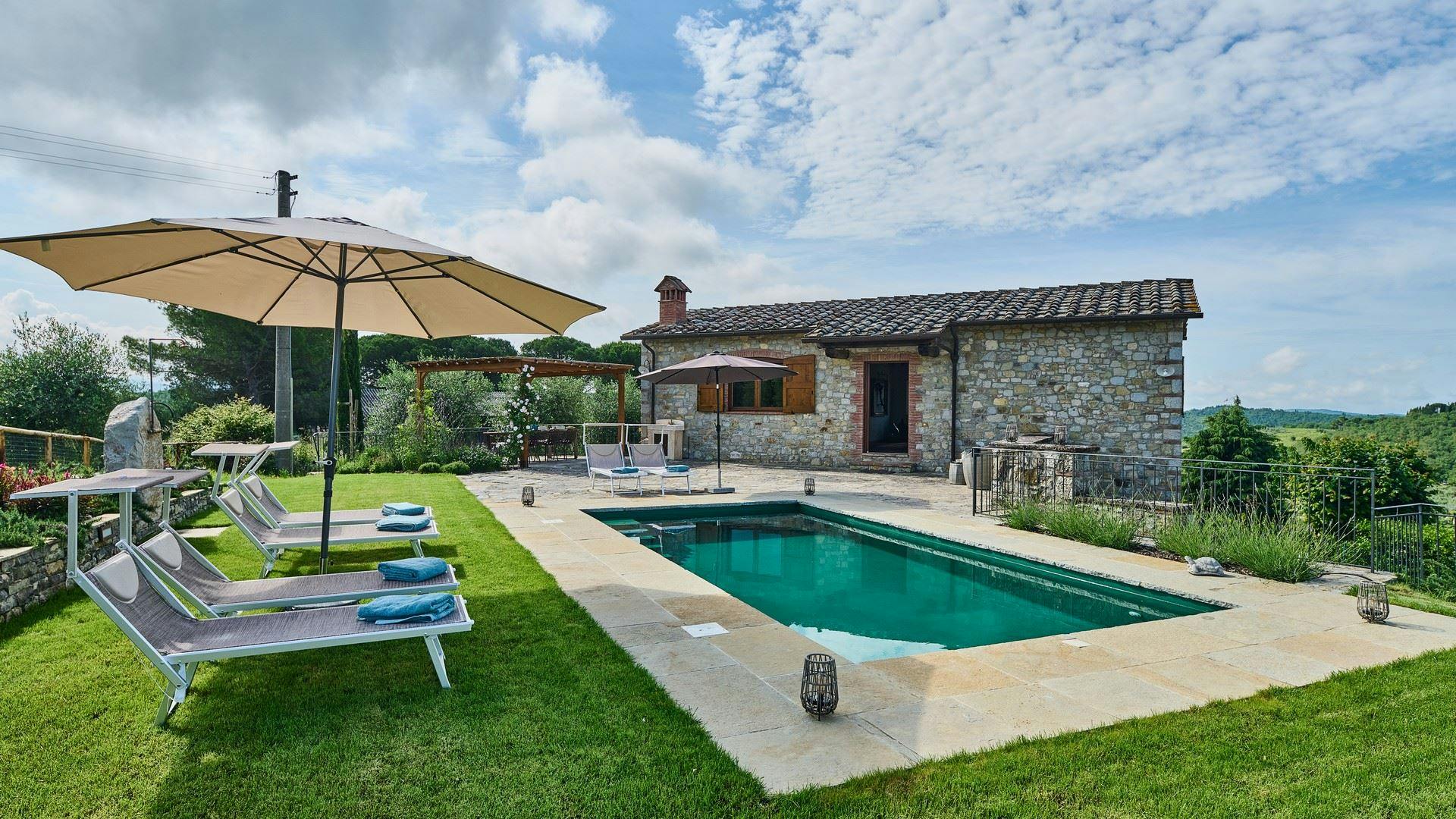 Villa Sangiovese Radda Chianti 2: 3-Bedroom Luxury Villa with Swimming Pool, Chianti
