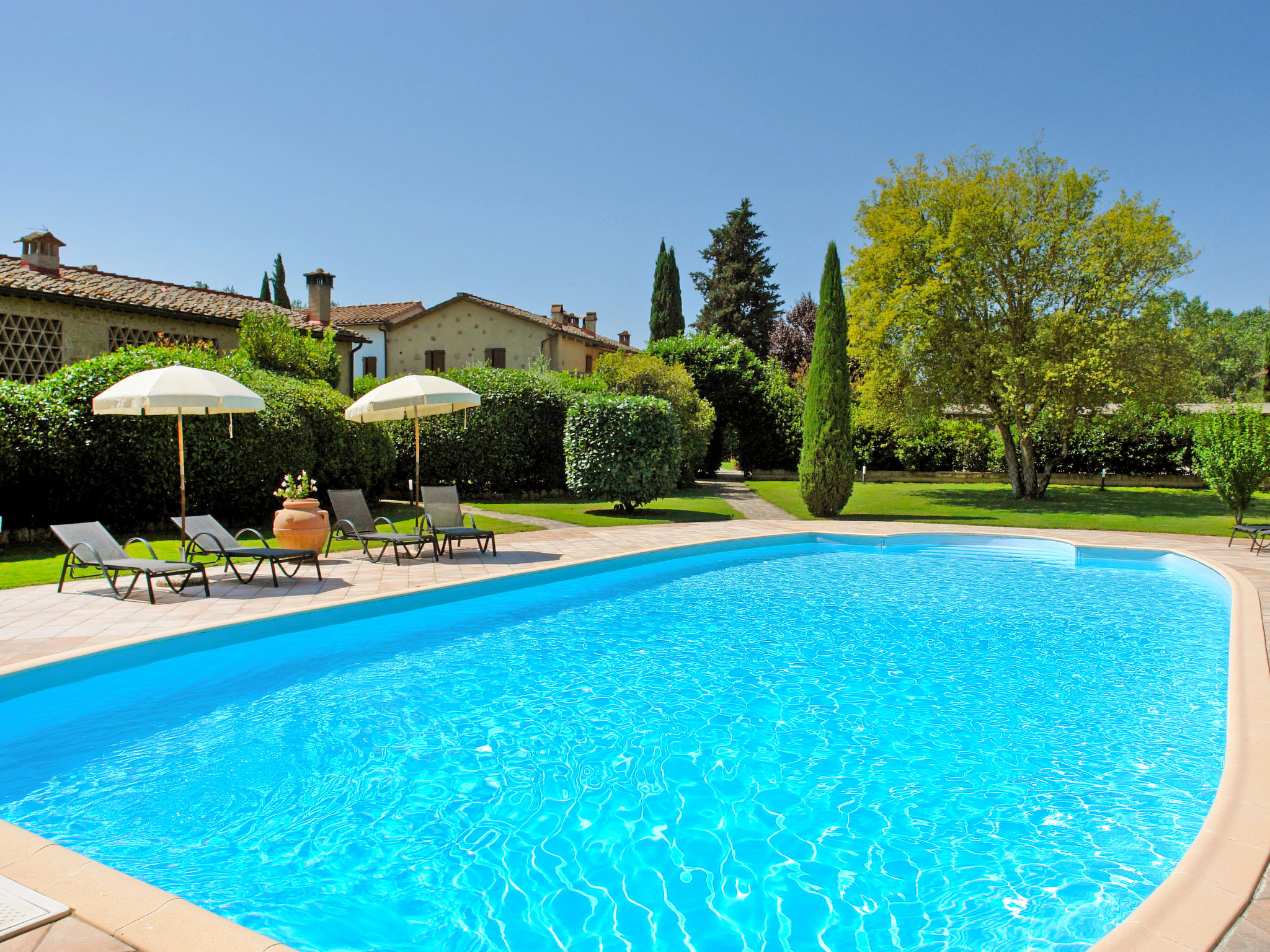 Villa Sangioveto Castellina: Spectacular Six-Bedroom Tuscan Villa with Private Pool and Independent Apartments in Chianti Wine Country