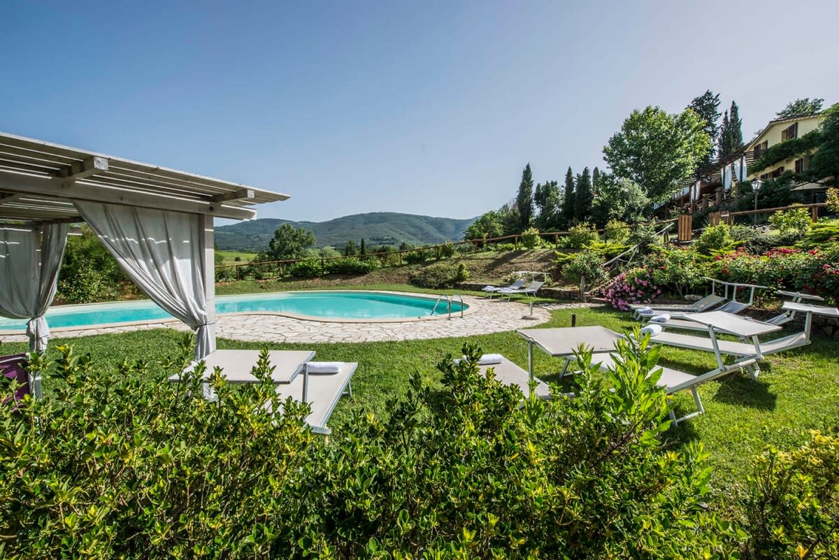 Villa Santa Chiara: Spacious 9-Bedroom Villa with Swimming Pool, Tuscany