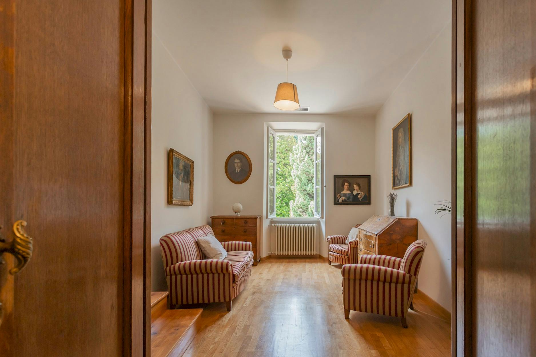 Villa Sant’Abbondio Como: Elegant 3-Bedroom Apartment with Communal Garden, Como