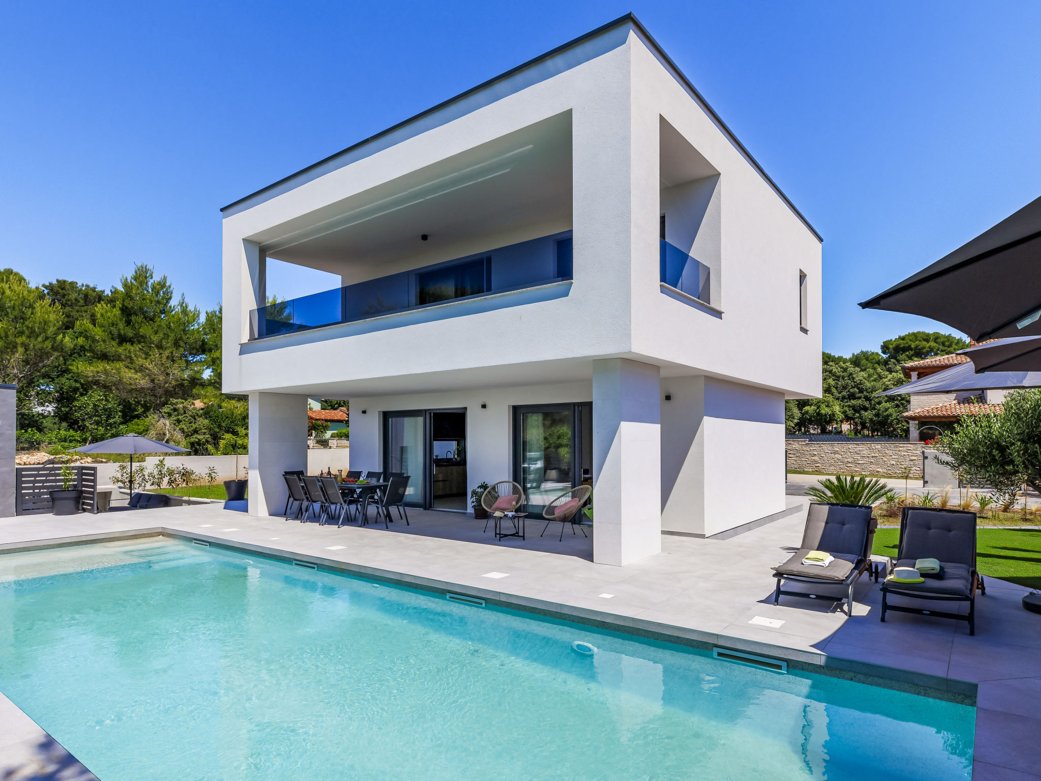 Villa Scirocco Medulin: Stunning 4-Bedroom Villa with Private Heated Pool and Sea Views in Istria Croatia
