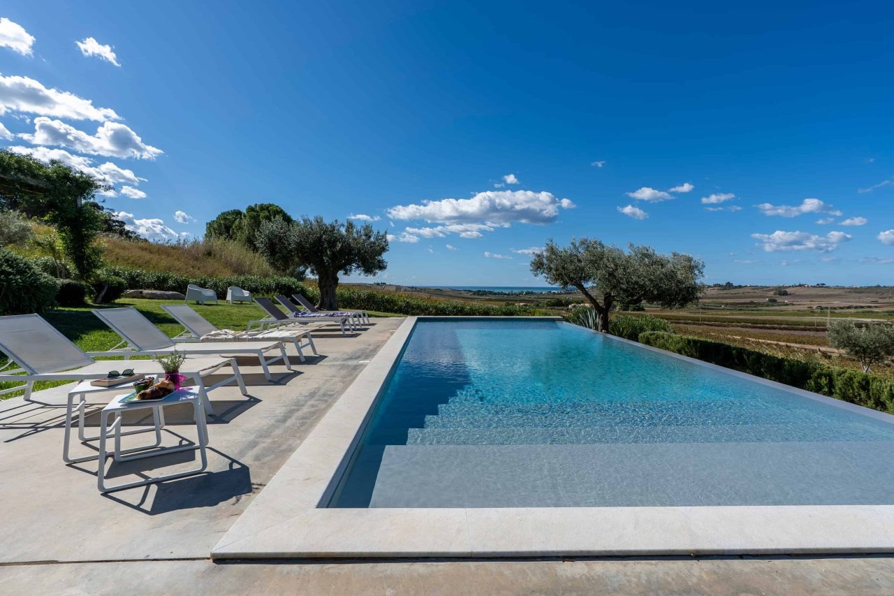 Villa Scirocco Menfi: Luxury 3-Bedroom Villa with Pool and Seaview, Sicily