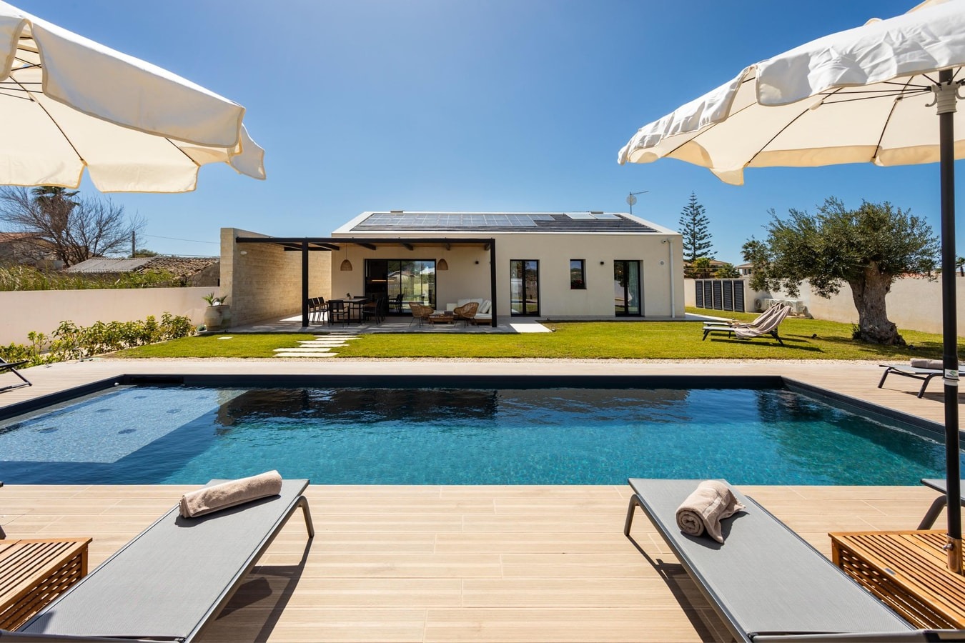 Villa Scirocco Noto: Luxury 4-Bedroom Villa with Private Pool, Sicily