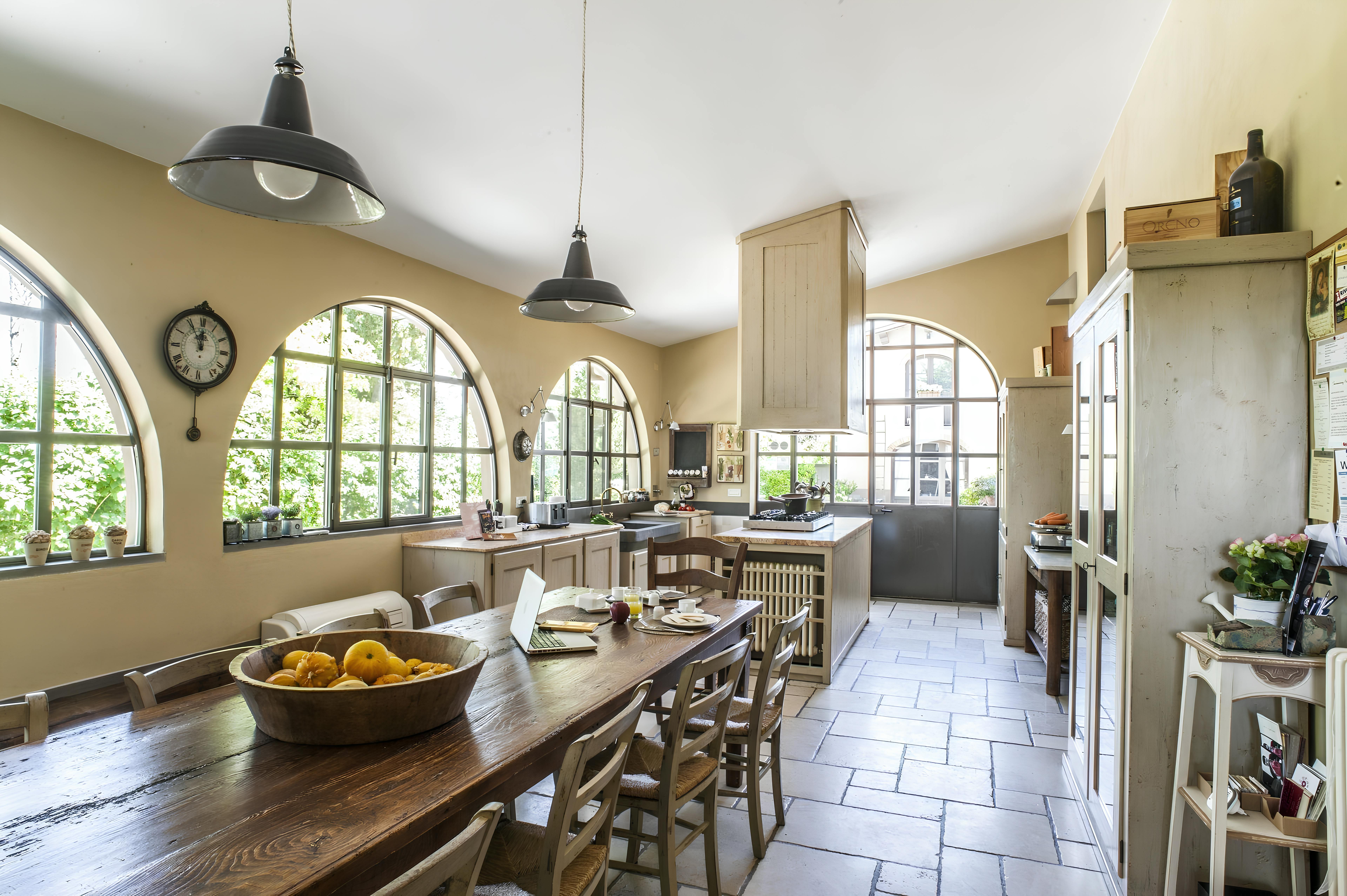 Villa Sirocco Terranuova: Spacious 6-Bedroom Apartment with Pool, Florence East