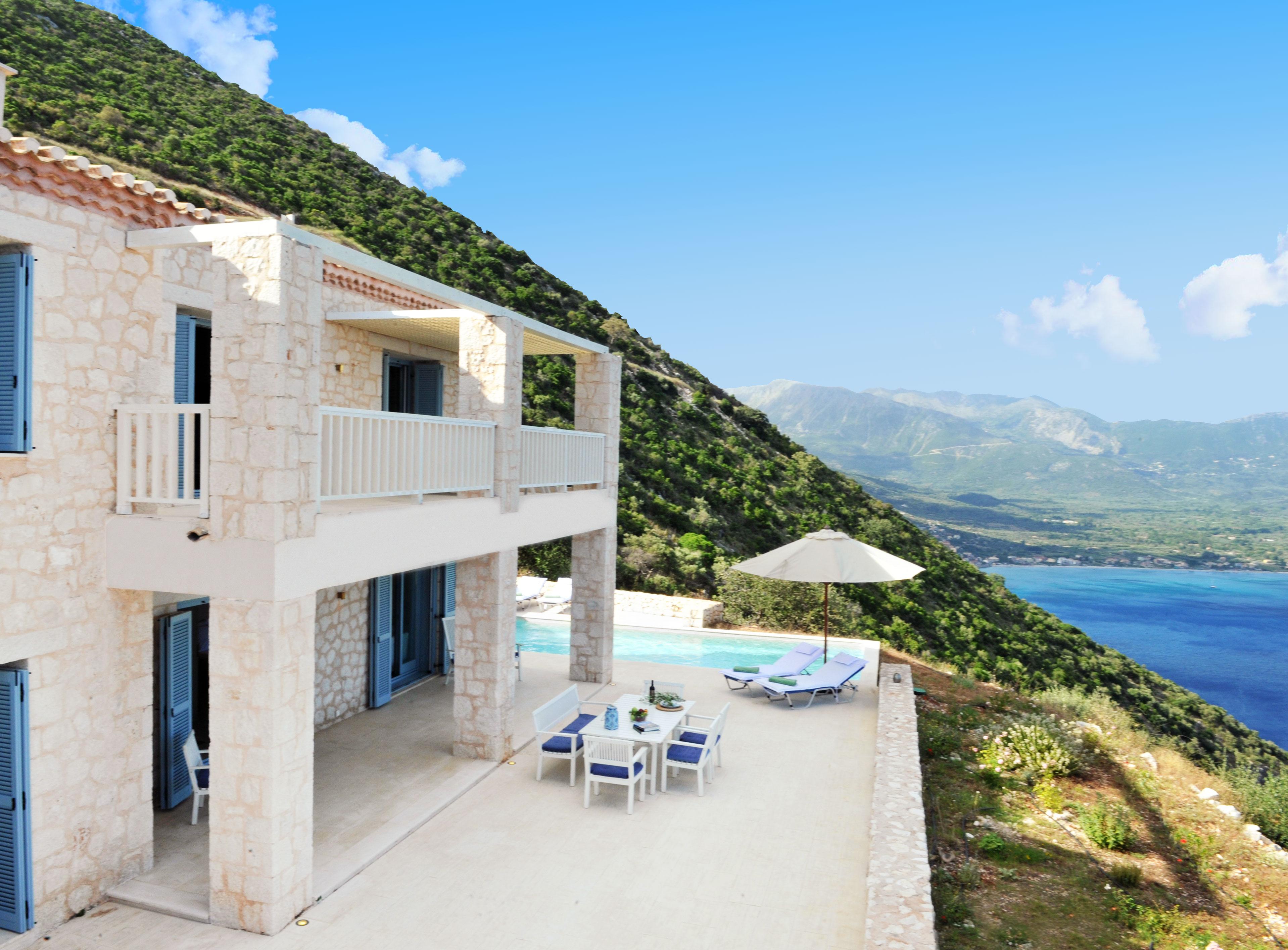 Villa Sirokos Lefkada: Luxury 3-Bedroom Apartment with Private Pool, Lefkada